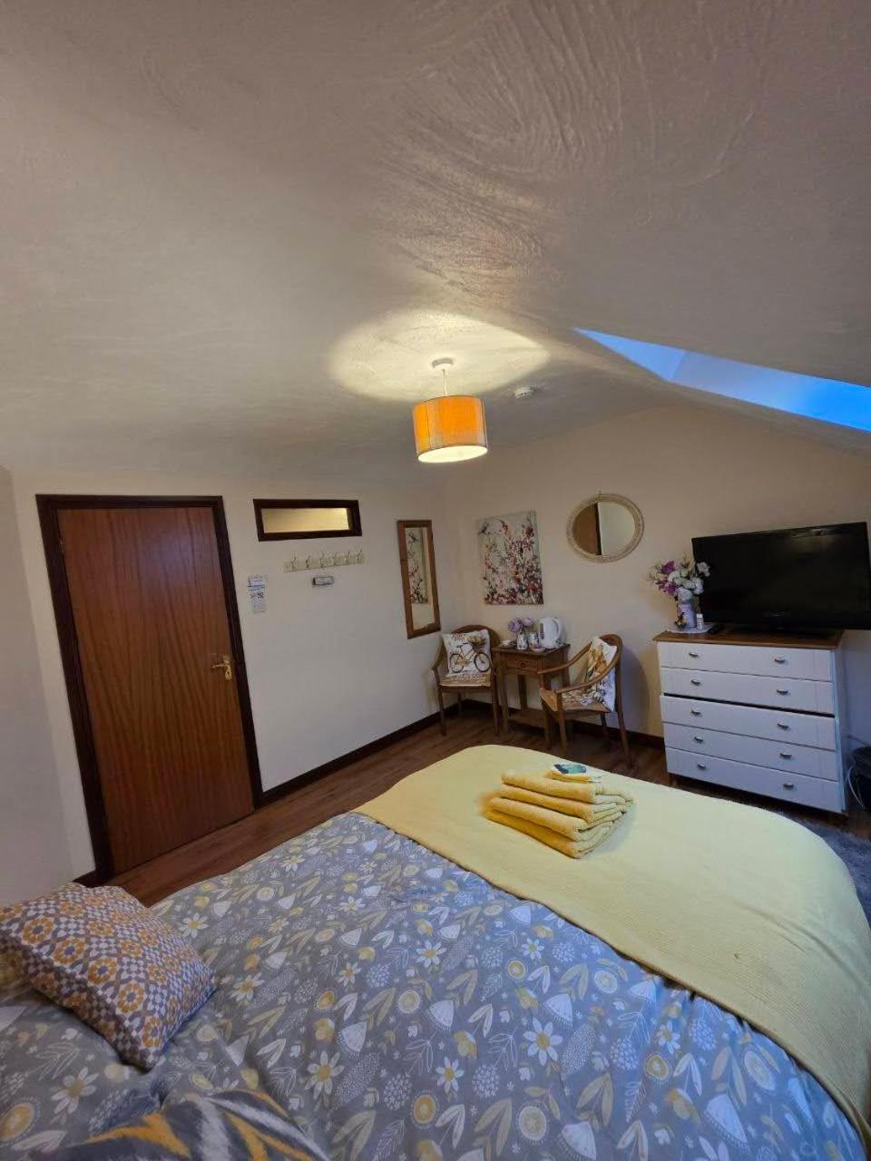 Budget Double Room photo 3