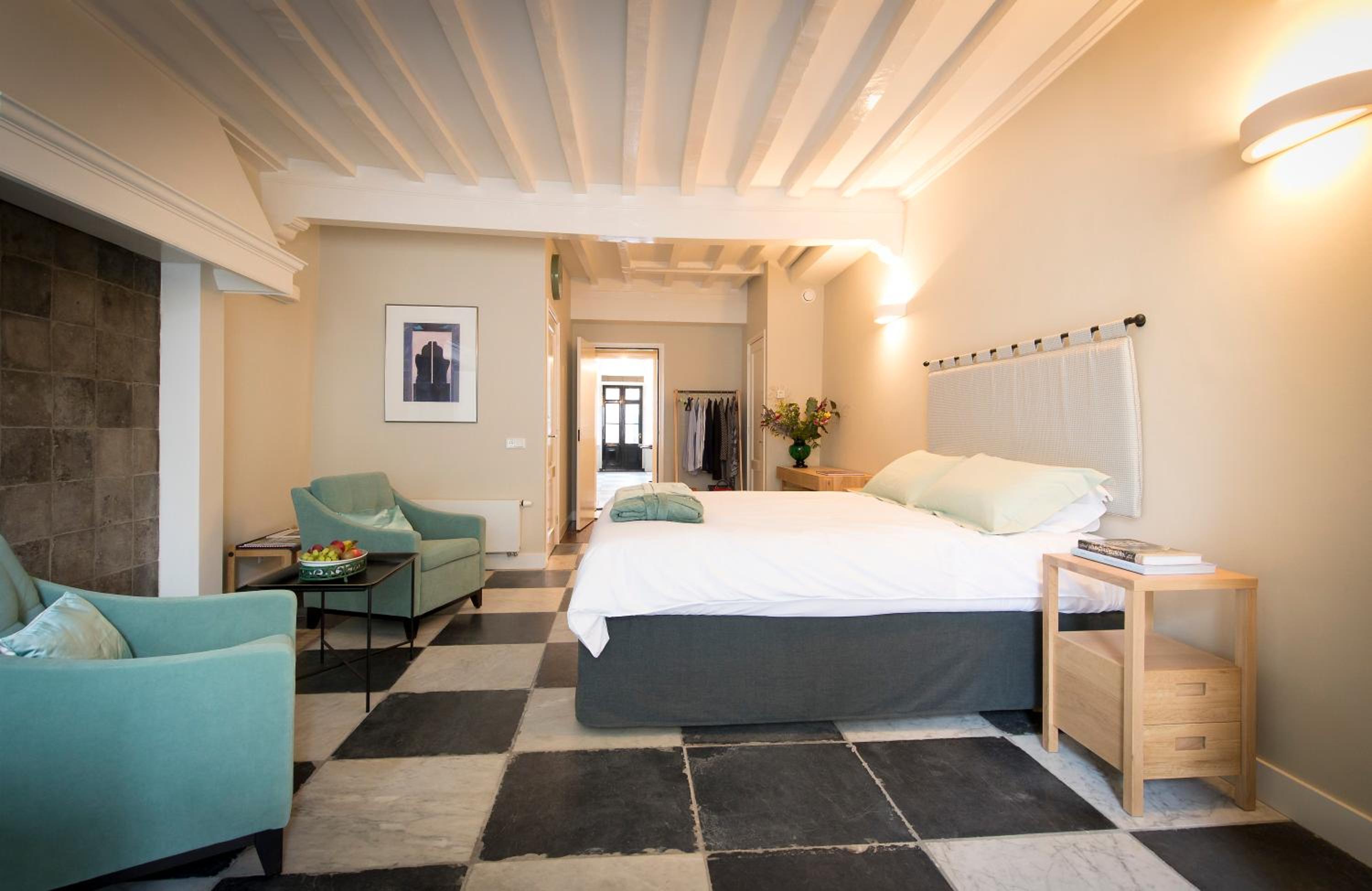 Monumental Court Suite photo 3