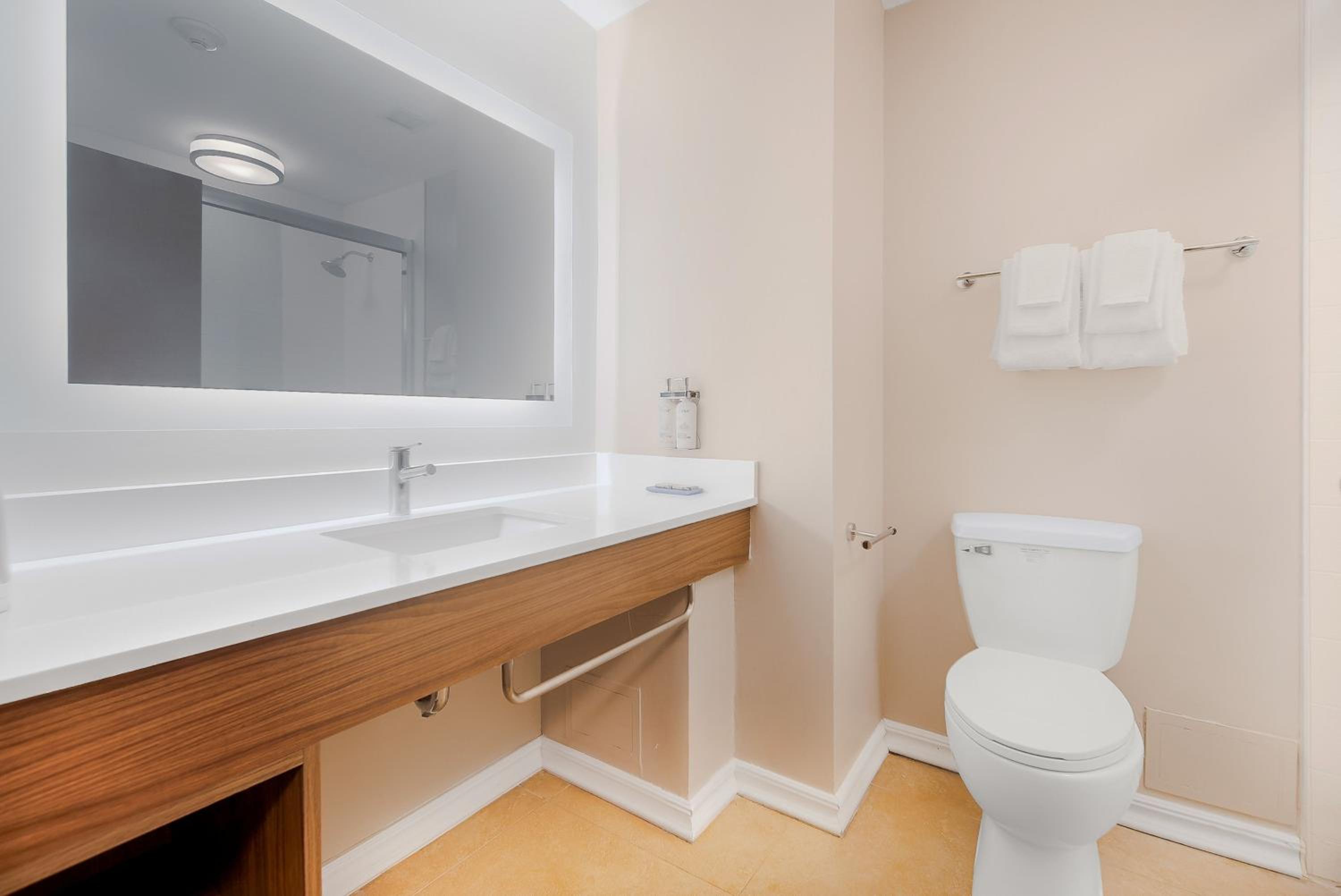 Standard King Room with Extra Floor Space - Photo 1