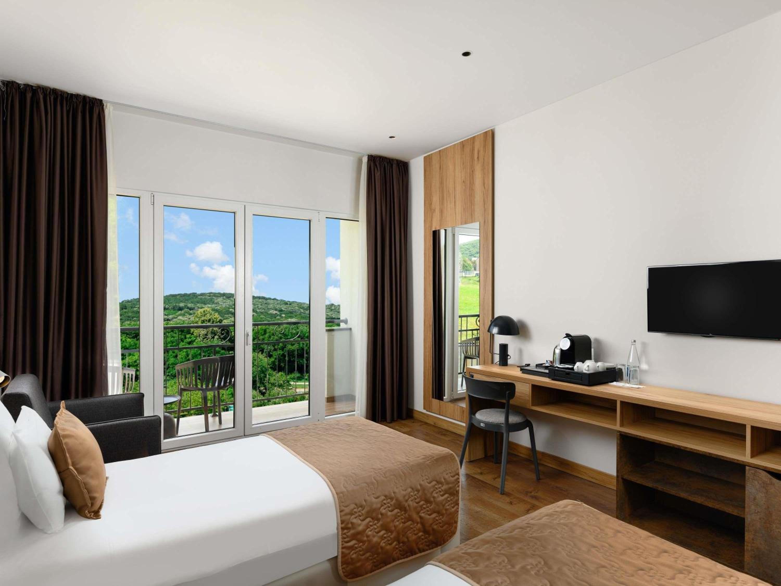 Superior Twin Room with Pool View - Photo 2
