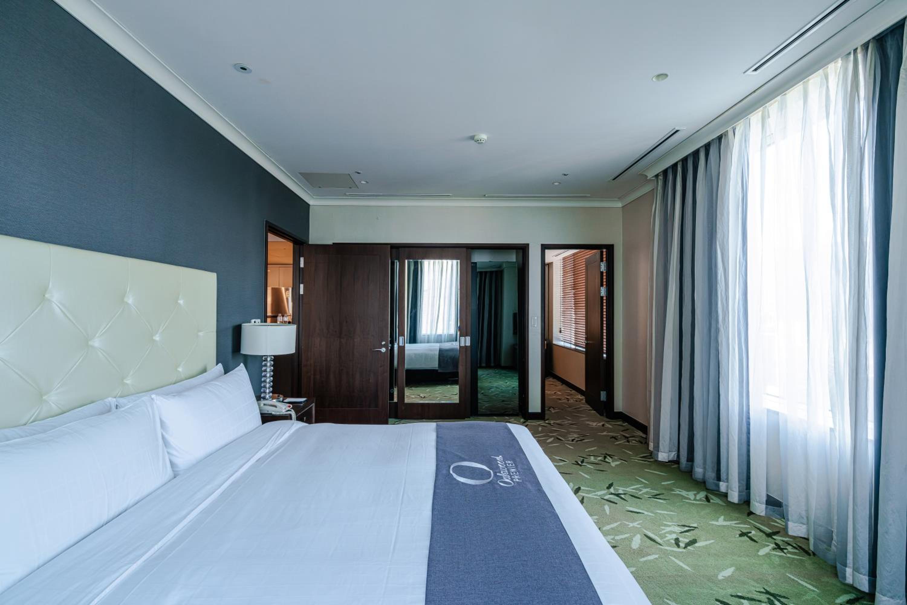 [Moet Tonight PKG] 1-Bedroom Superior with 1 bottle of Moet Chandon Champagne + Taste Box