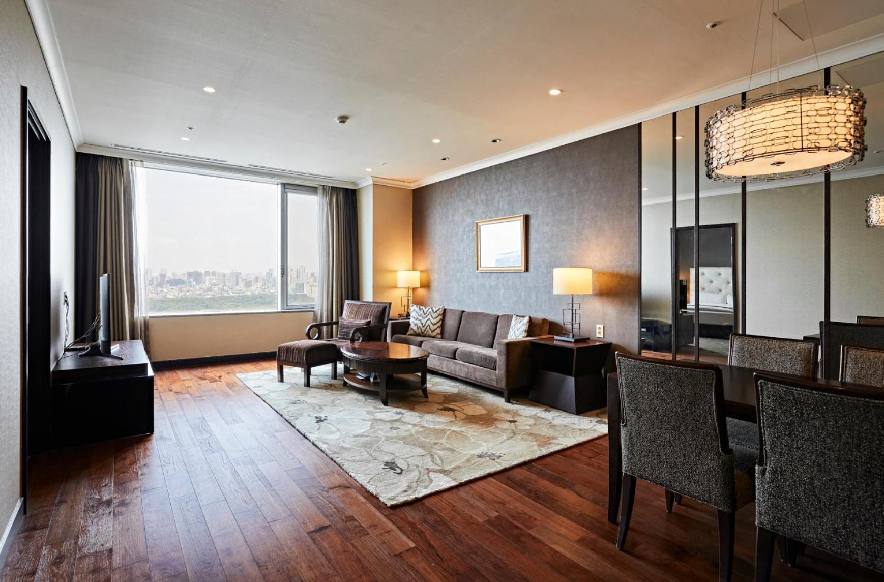 [Rose Tonight PKG] 2-Bedroom Superior with 1 bottle of Prosecco Rose + Taste Box