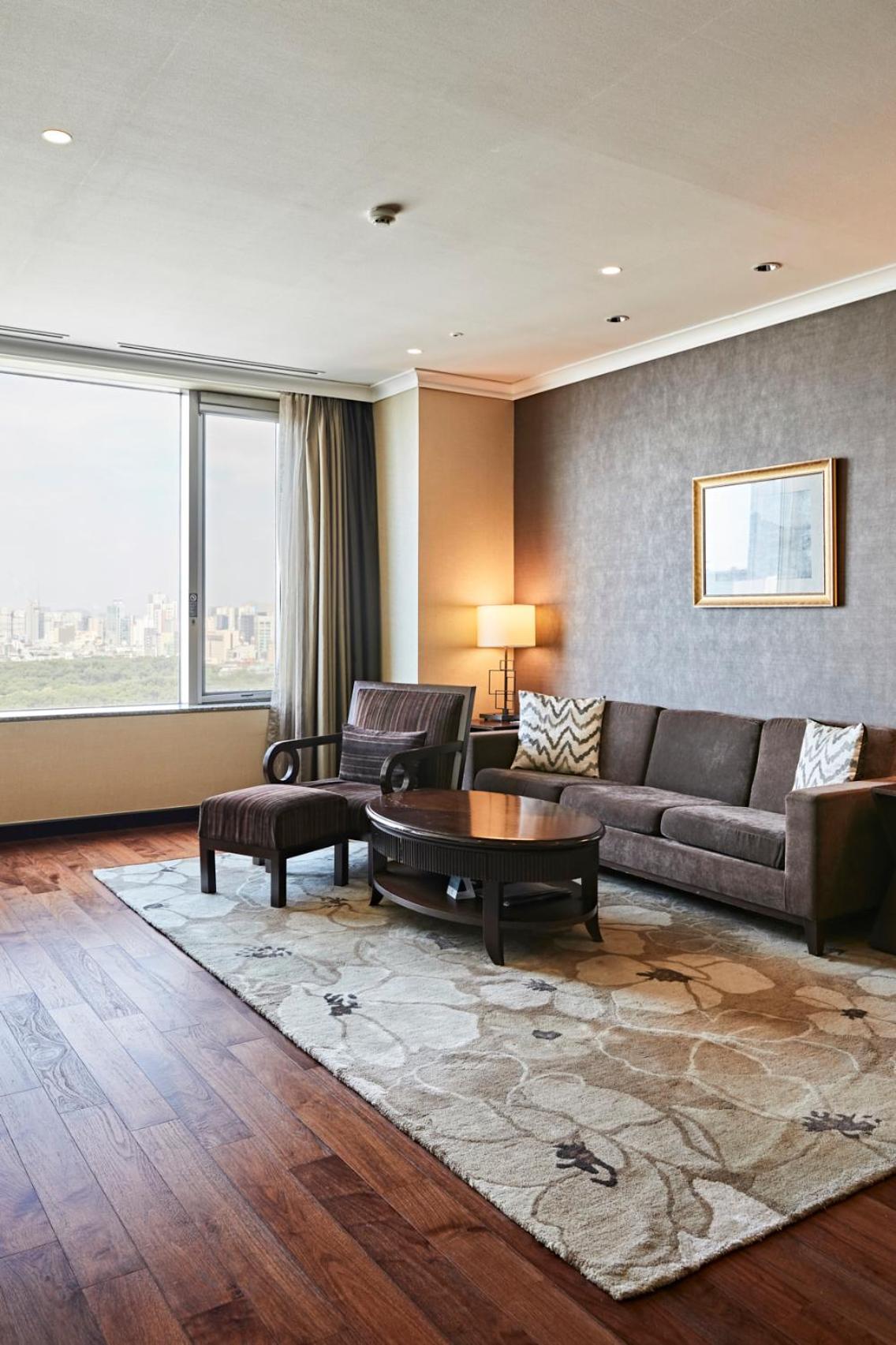 [Rose Tonight PKG] 2-Bedroom Superior with 1 bottle of Prosecco Rose + Taste Box photo 1
