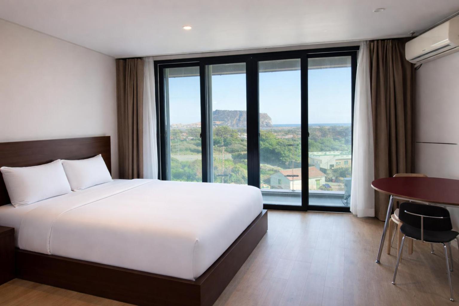 Run Of House (Random Assign Room upon Check-in)