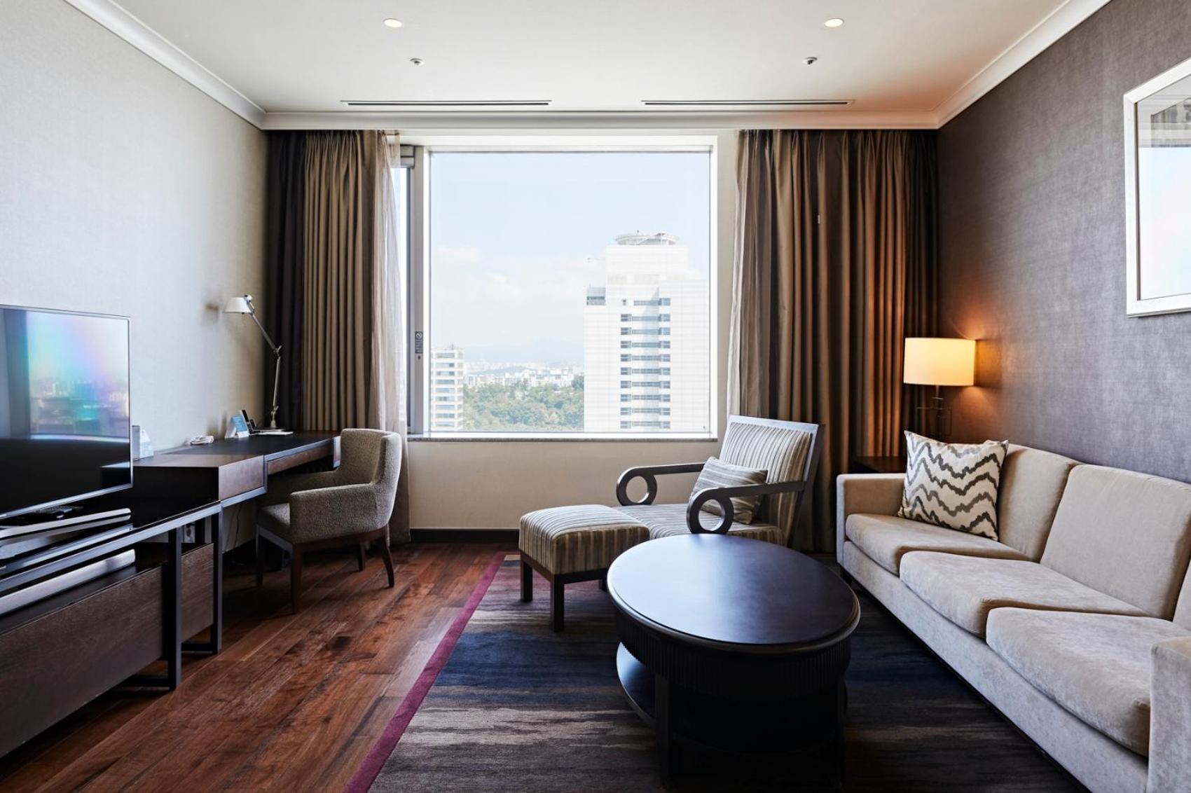 [Moet Tonight PKG] 1-Bedroom Superior with 1 bottle of Moet Chandon Champagne + Taste Box photo 3