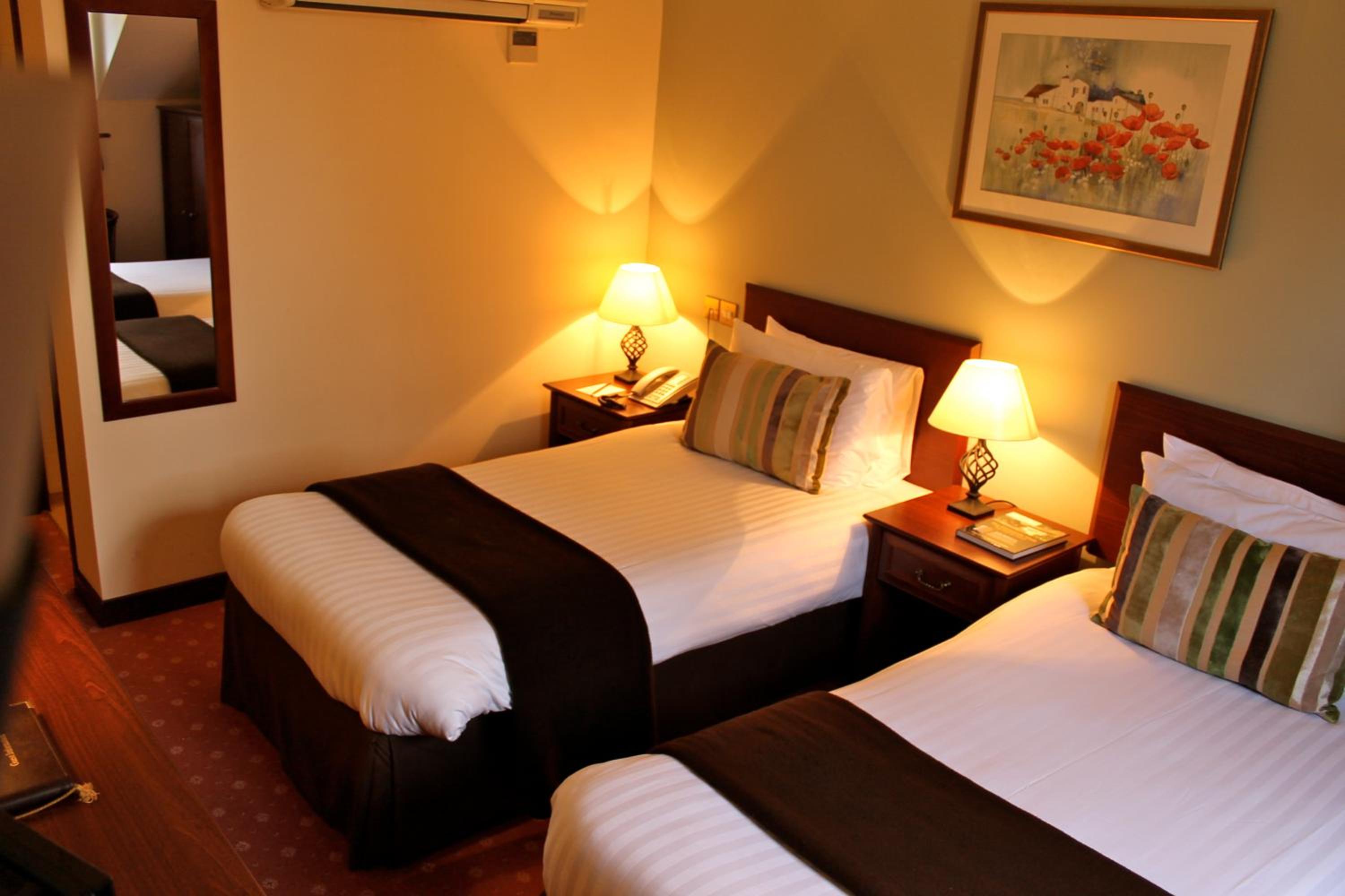 Standard Twin Room - Photo 1
