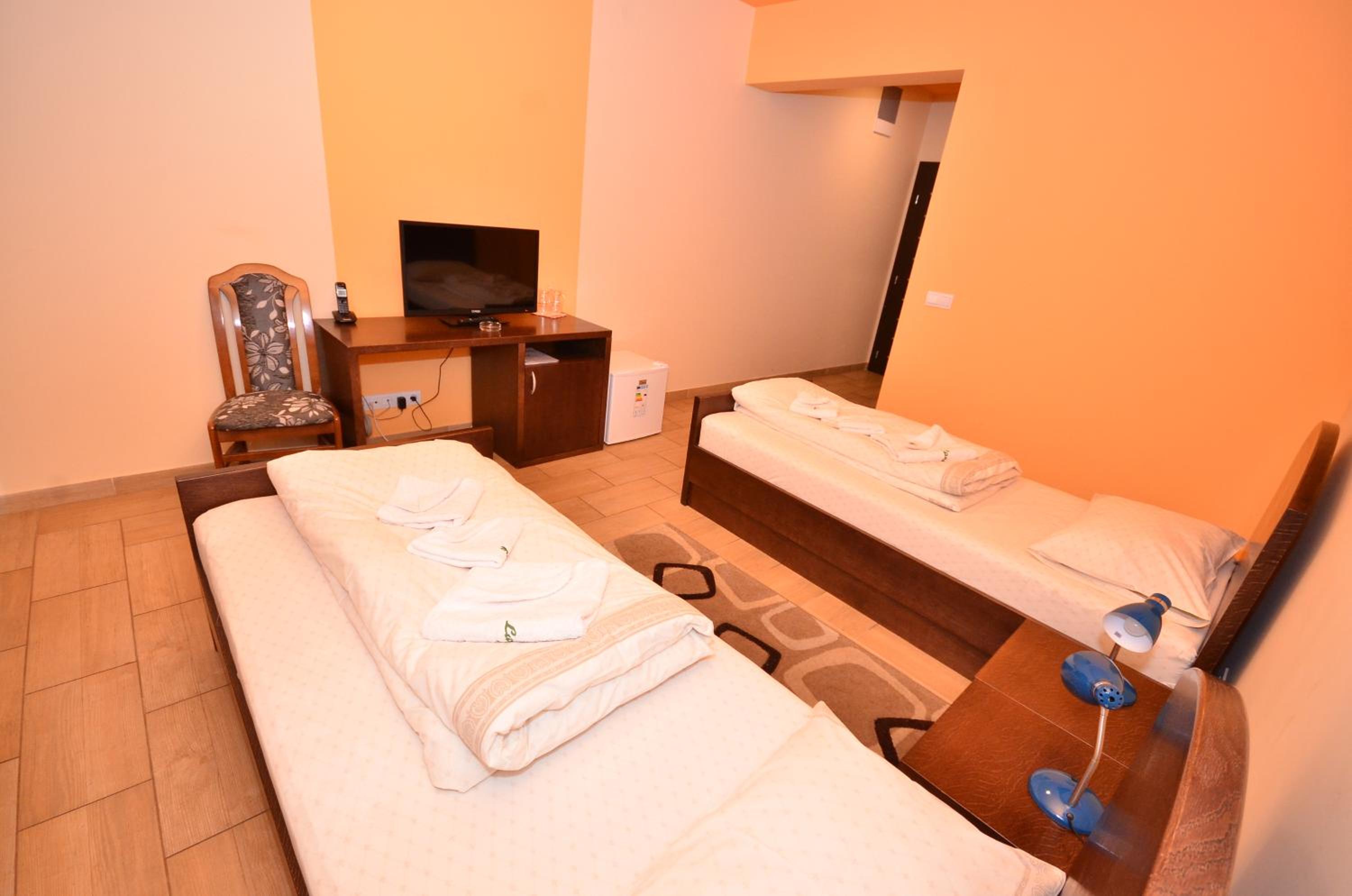 Twin Room - Photo 9