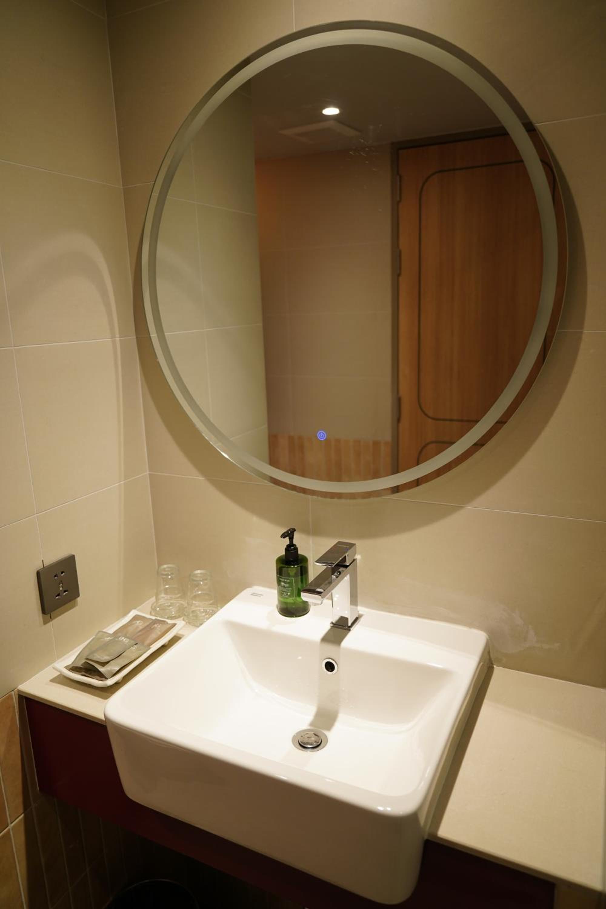Premier King Room photo 3