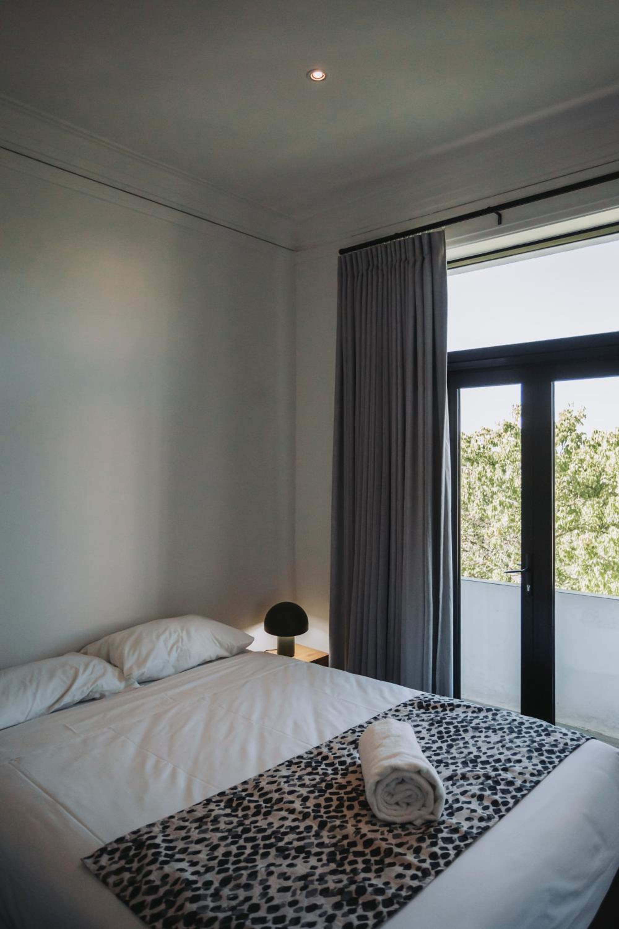 Queen & Single room with Shared Bathroom