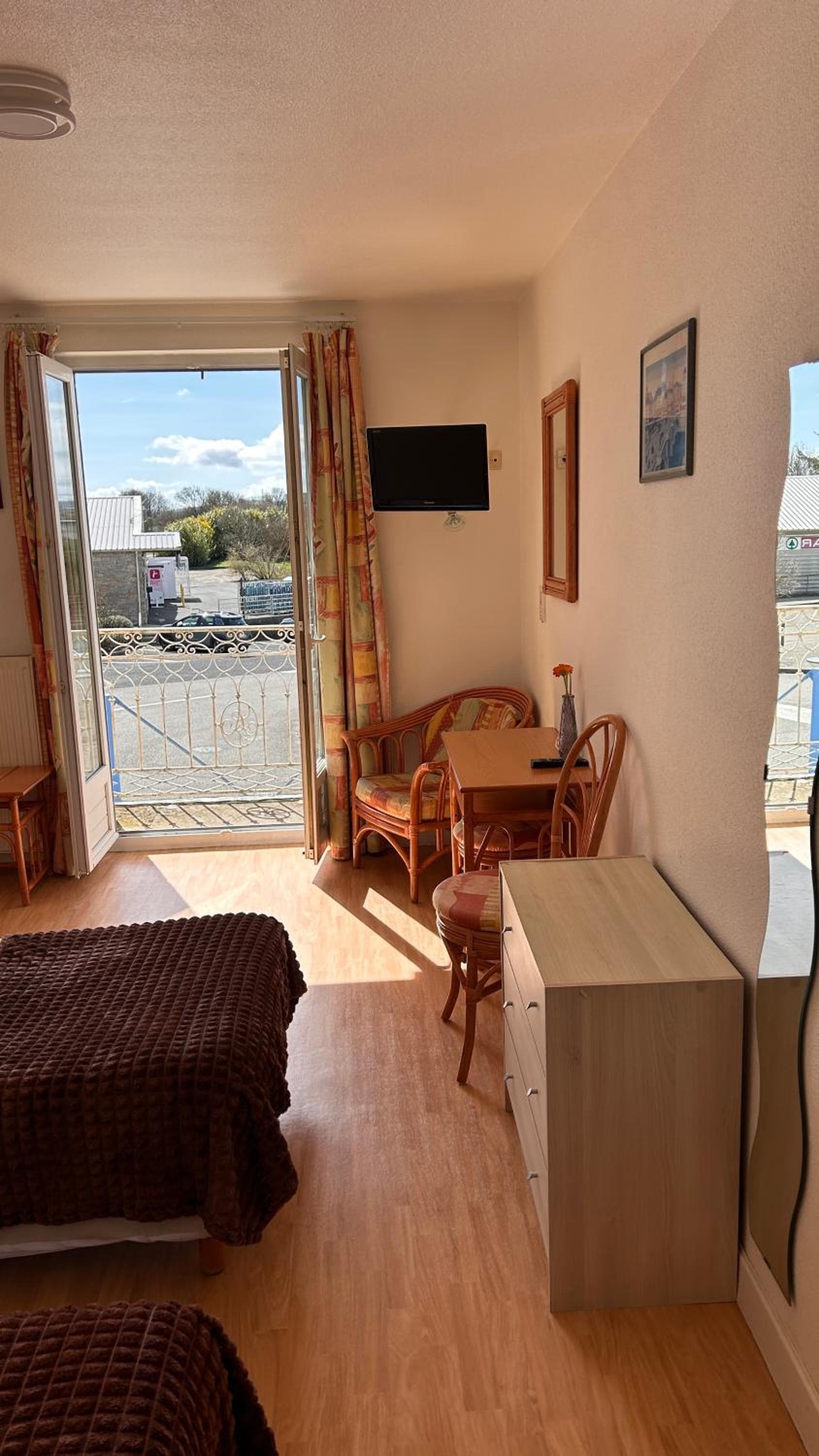 Twin Room with City View photo 3