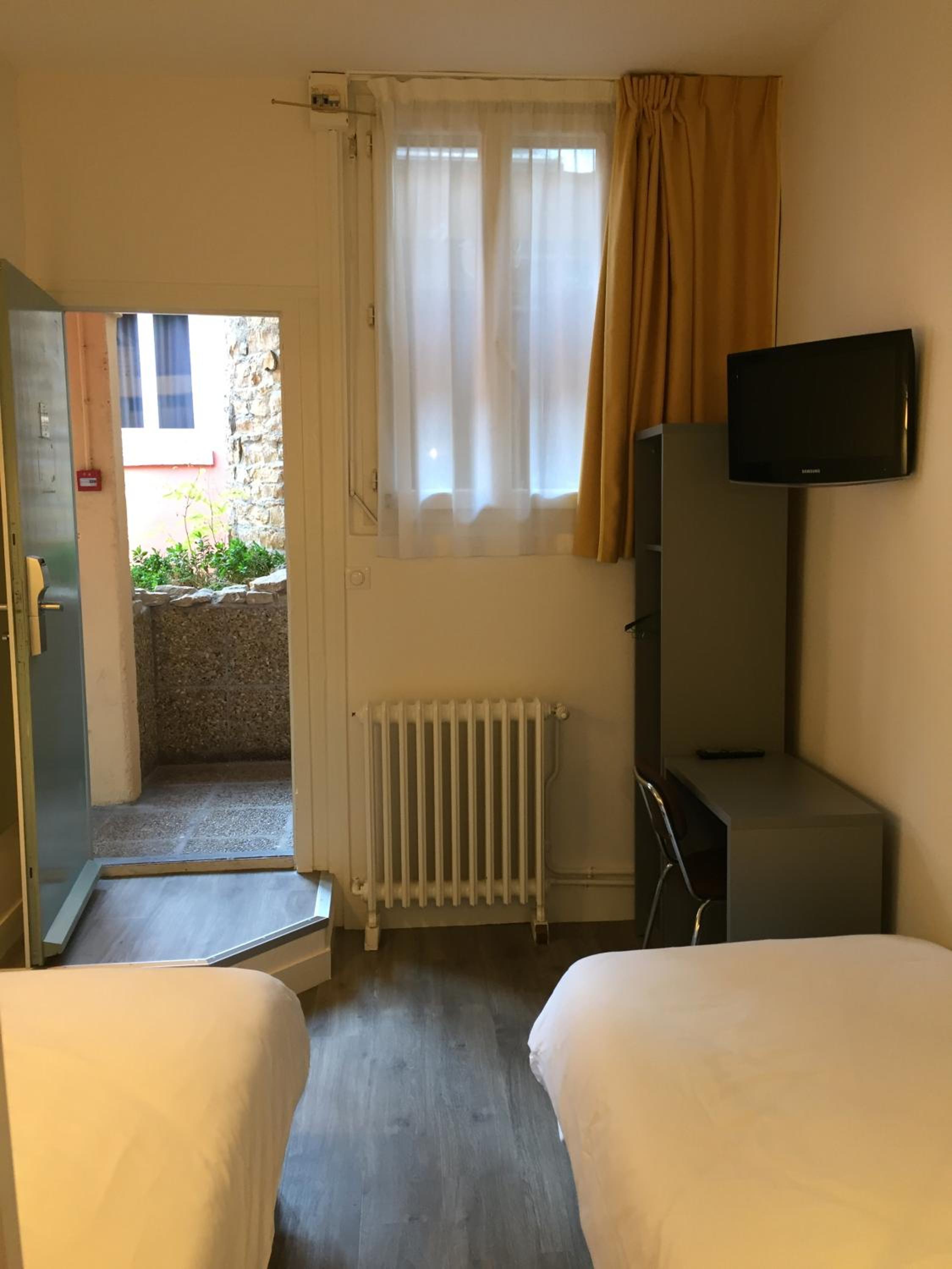 Standard Twin Room photo 3