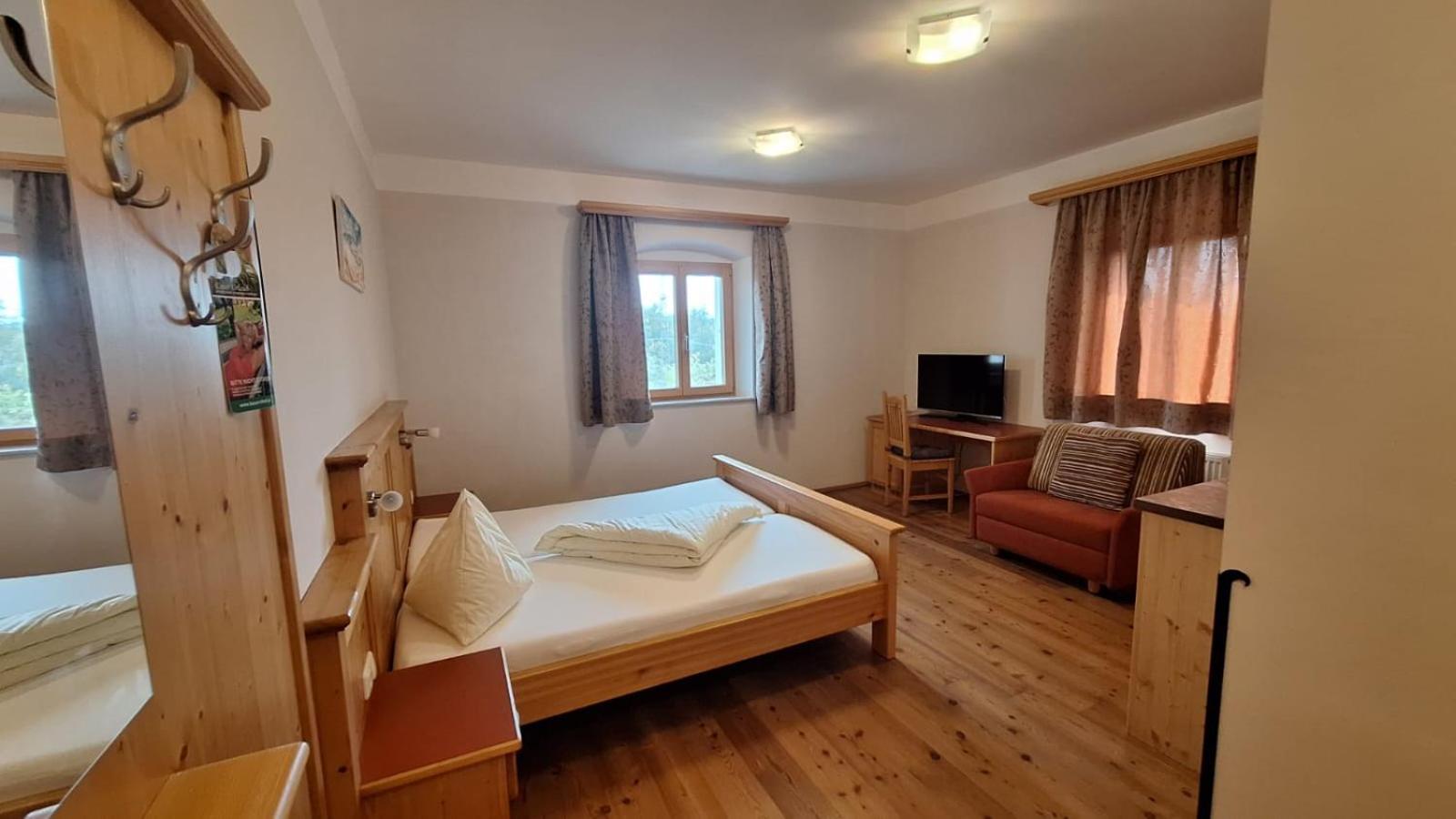 Large Double Room photo 1