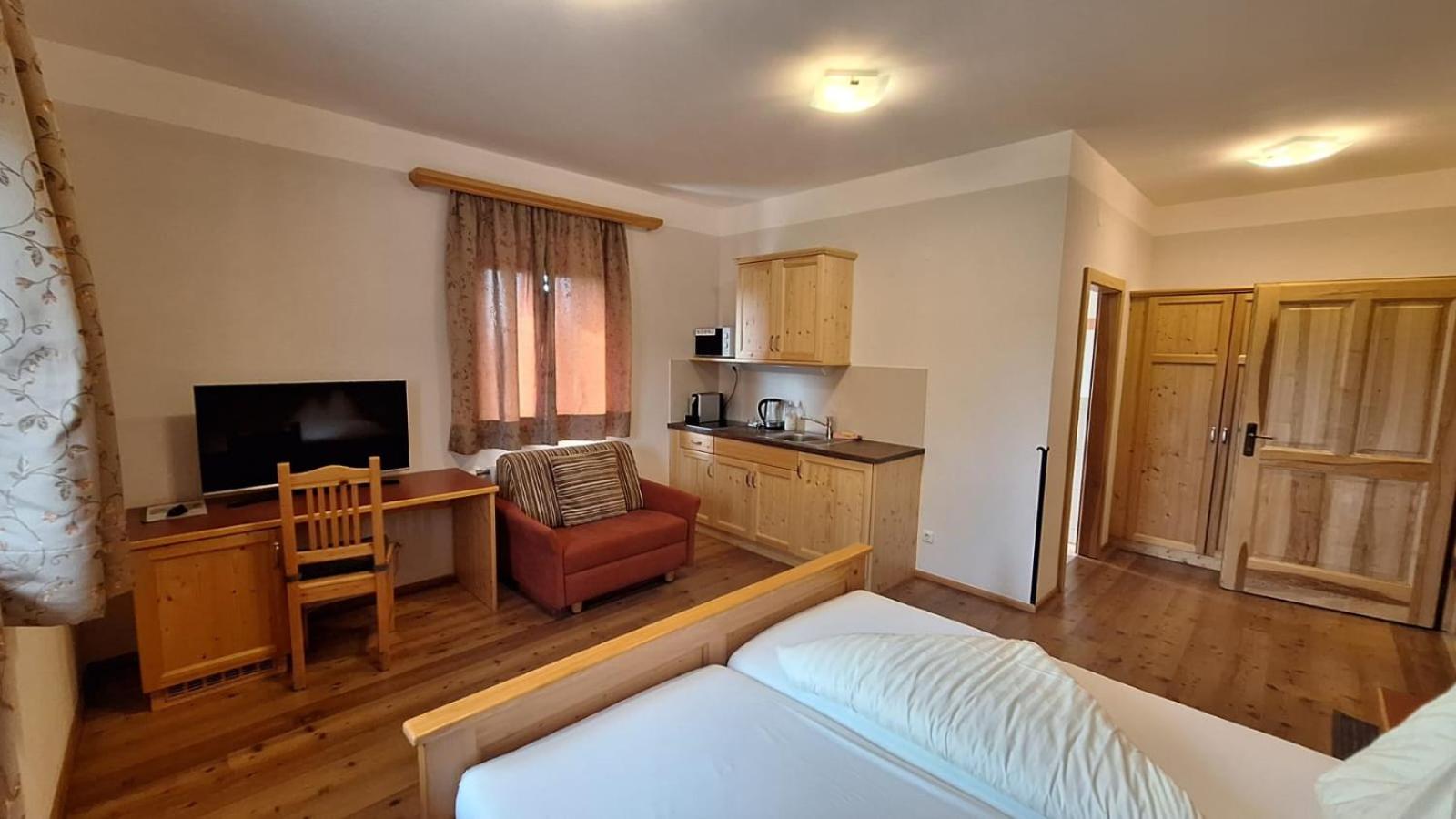 Large Double Room photo 2