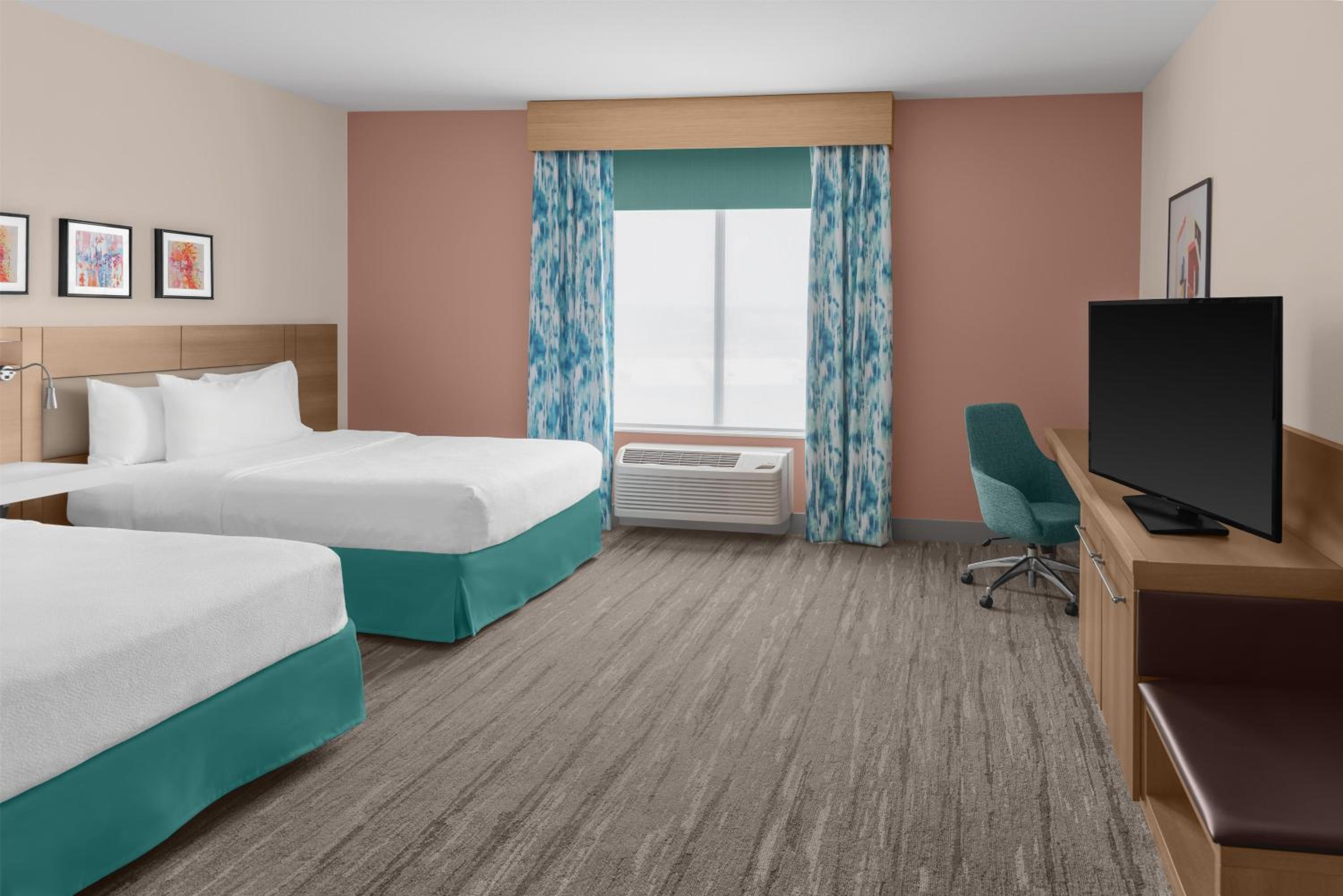 Queen Room with Two Queen Beds and Tub - Mobility and Hearing Access photo 3