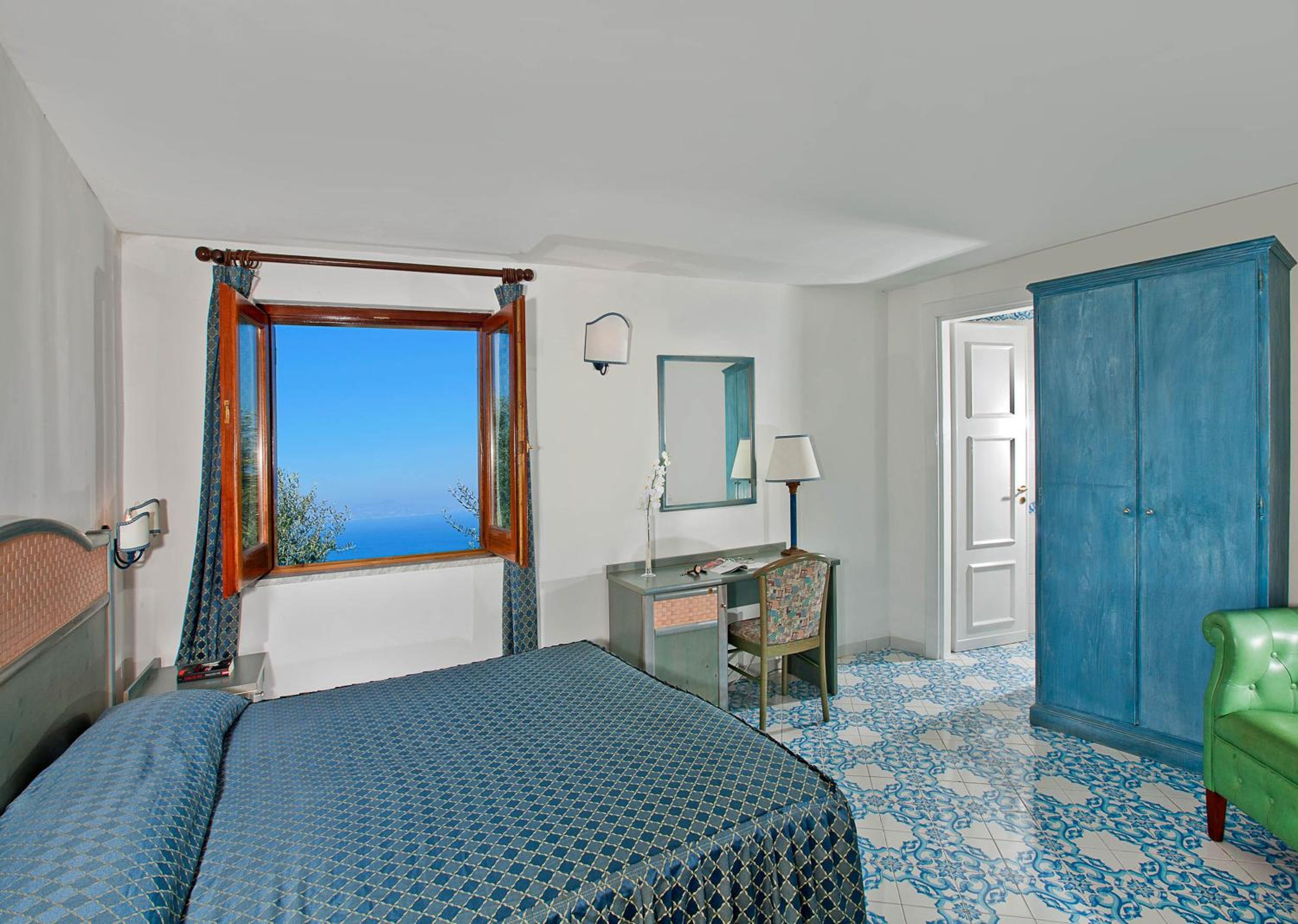 Triple Room with Sea View - Photo 8