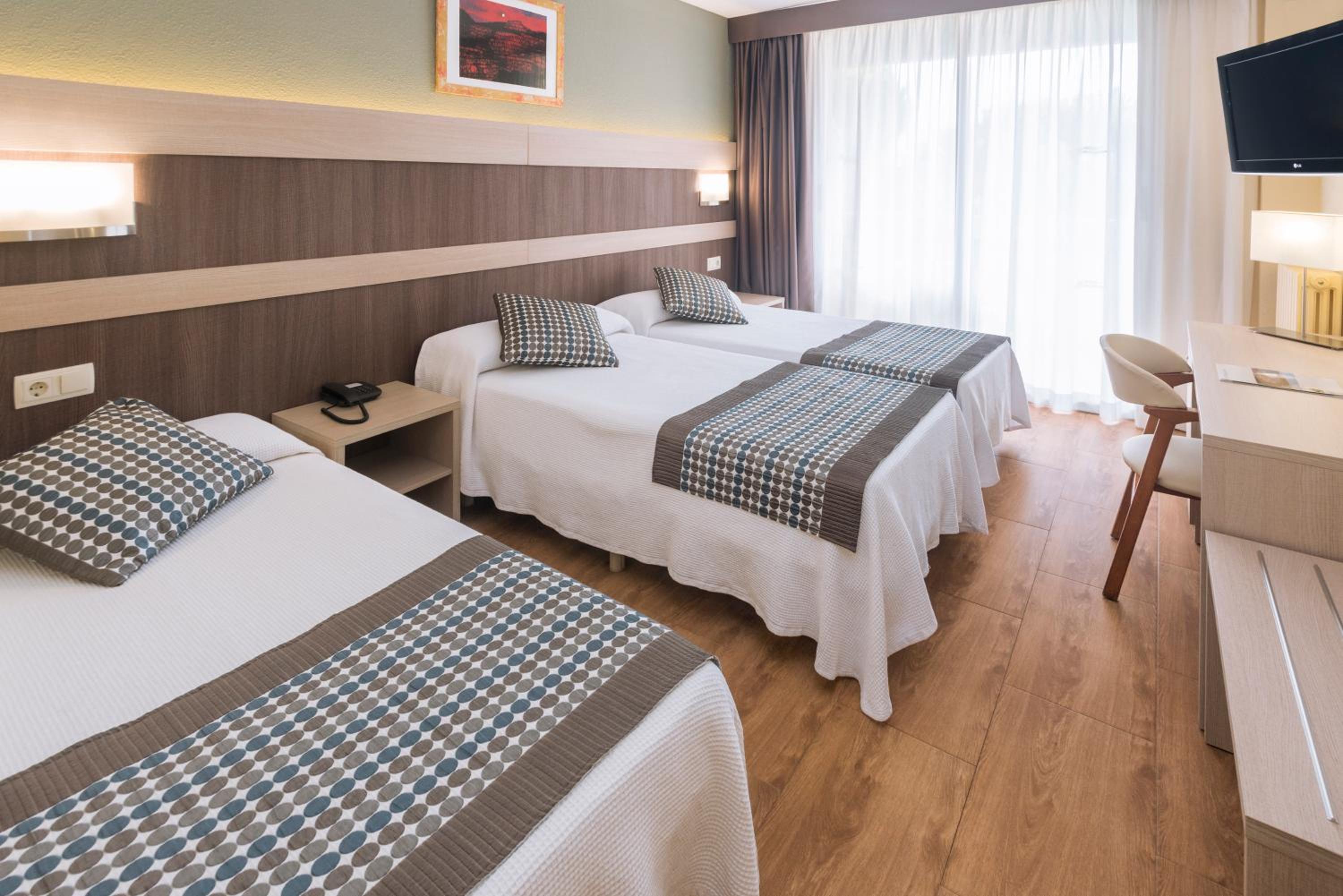 Triple Room (3 Adults) - Photo 1