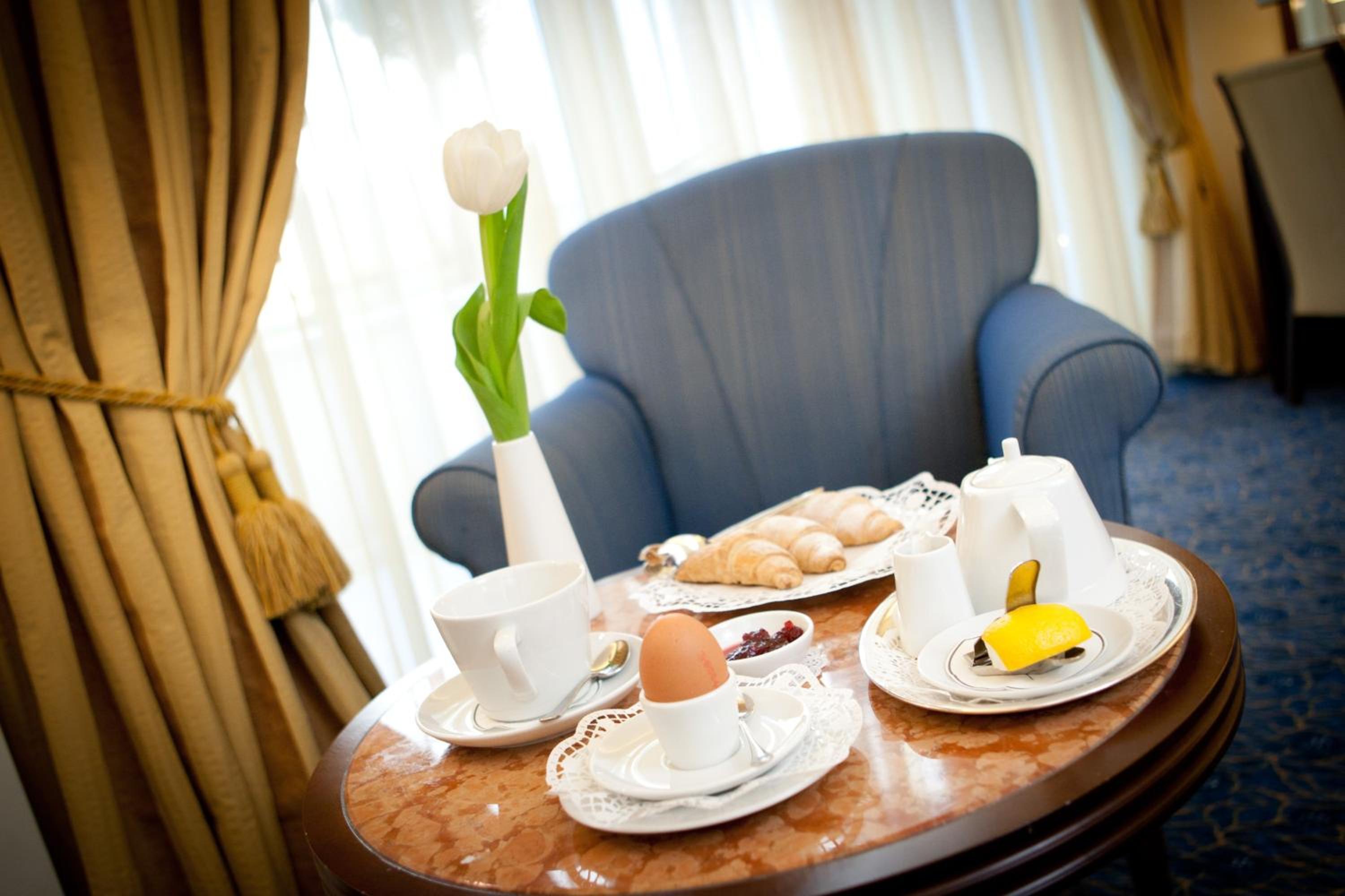Classic Double or Twin Room with Balcony - Photo 3
