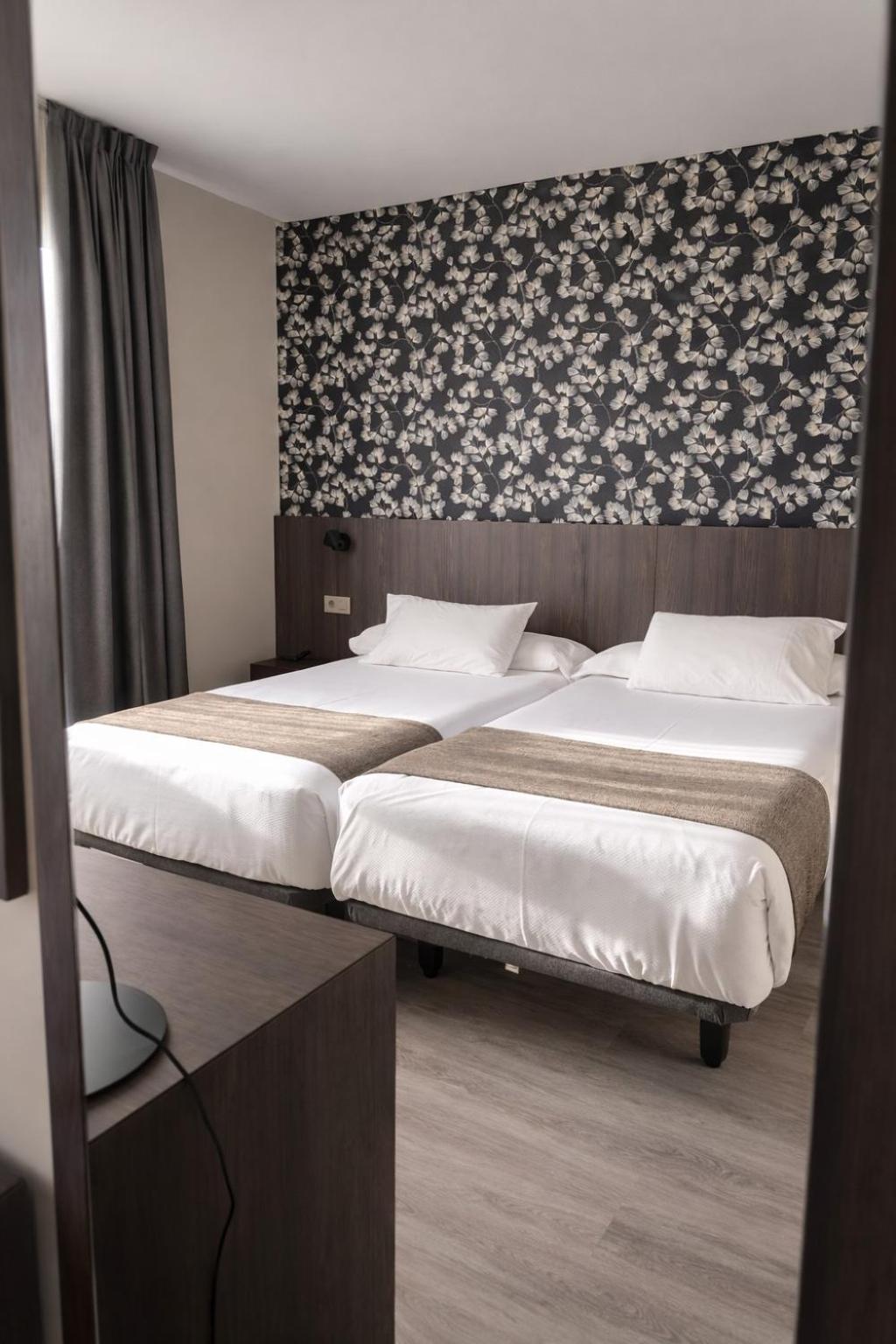 Twin Room with Shower