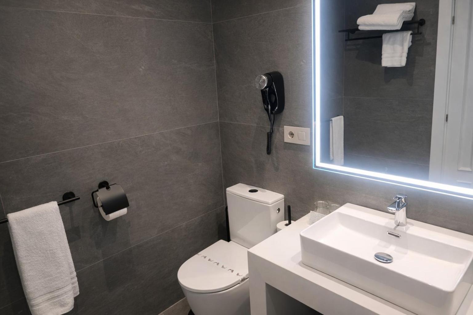 Triple Room with Shower - Photo 1