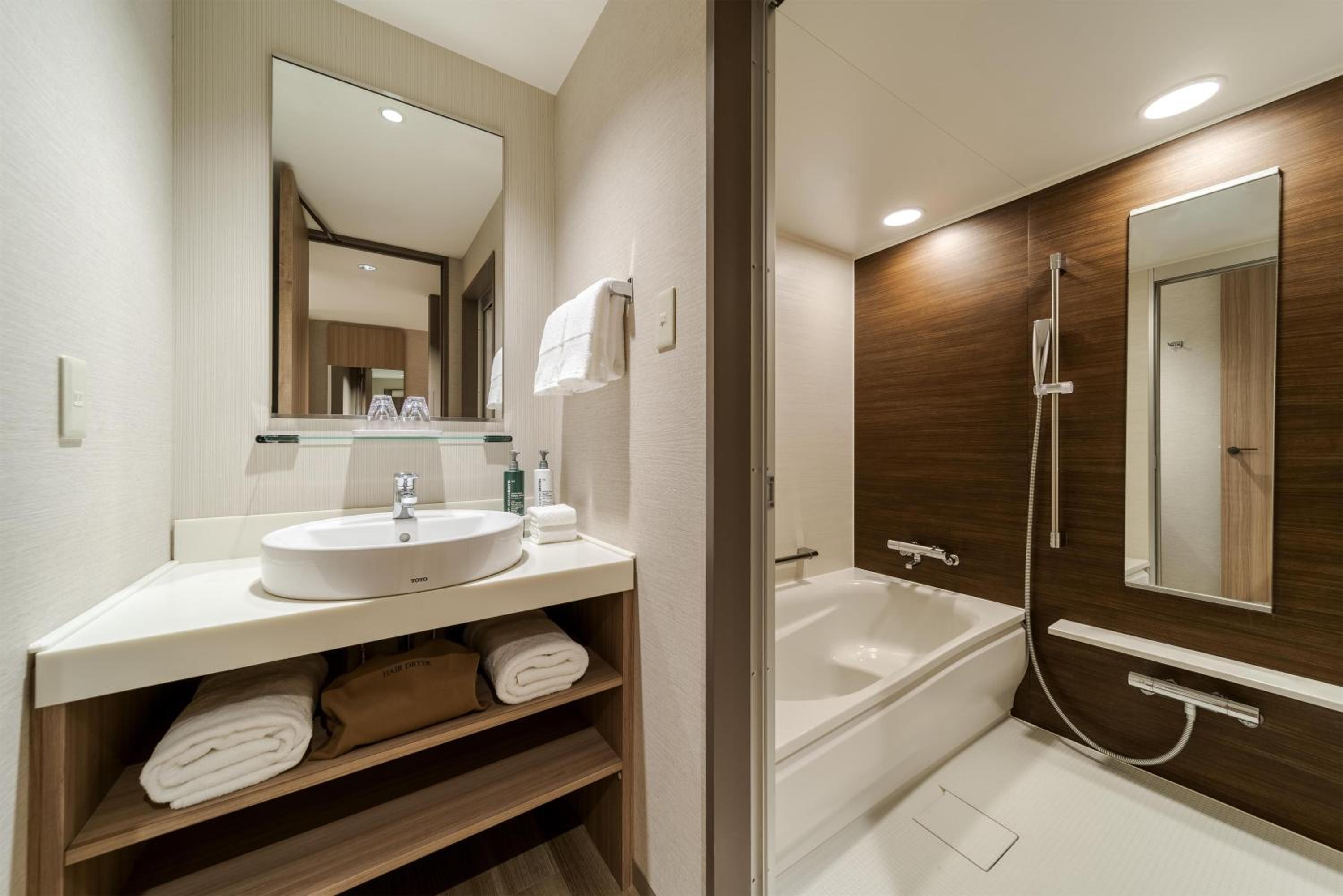 Deluxe Queen Room with Ocean View - High Floor