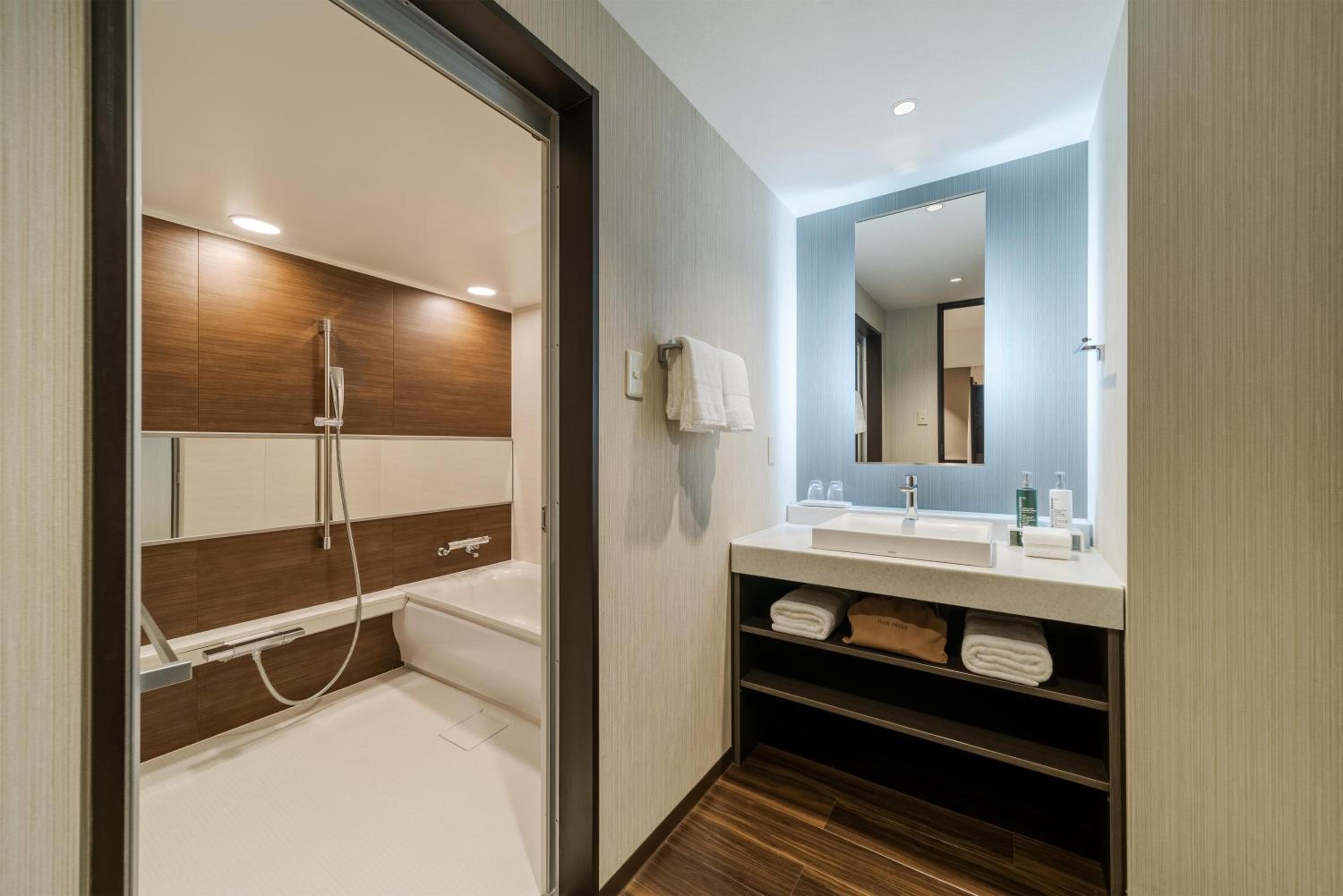 Premium Twin Room with City View