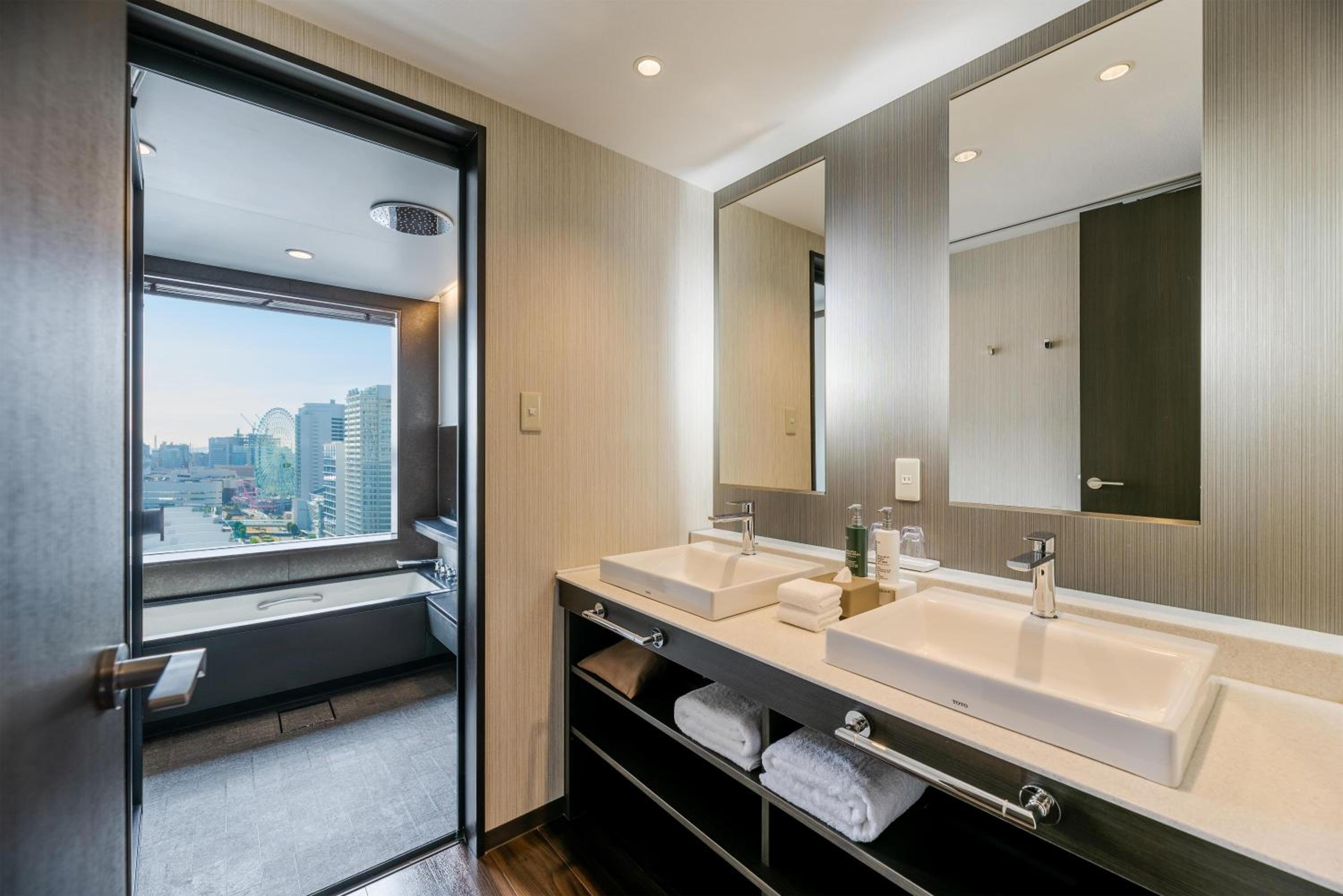 Premium Twin Room - Ocean Side thumbnail 6