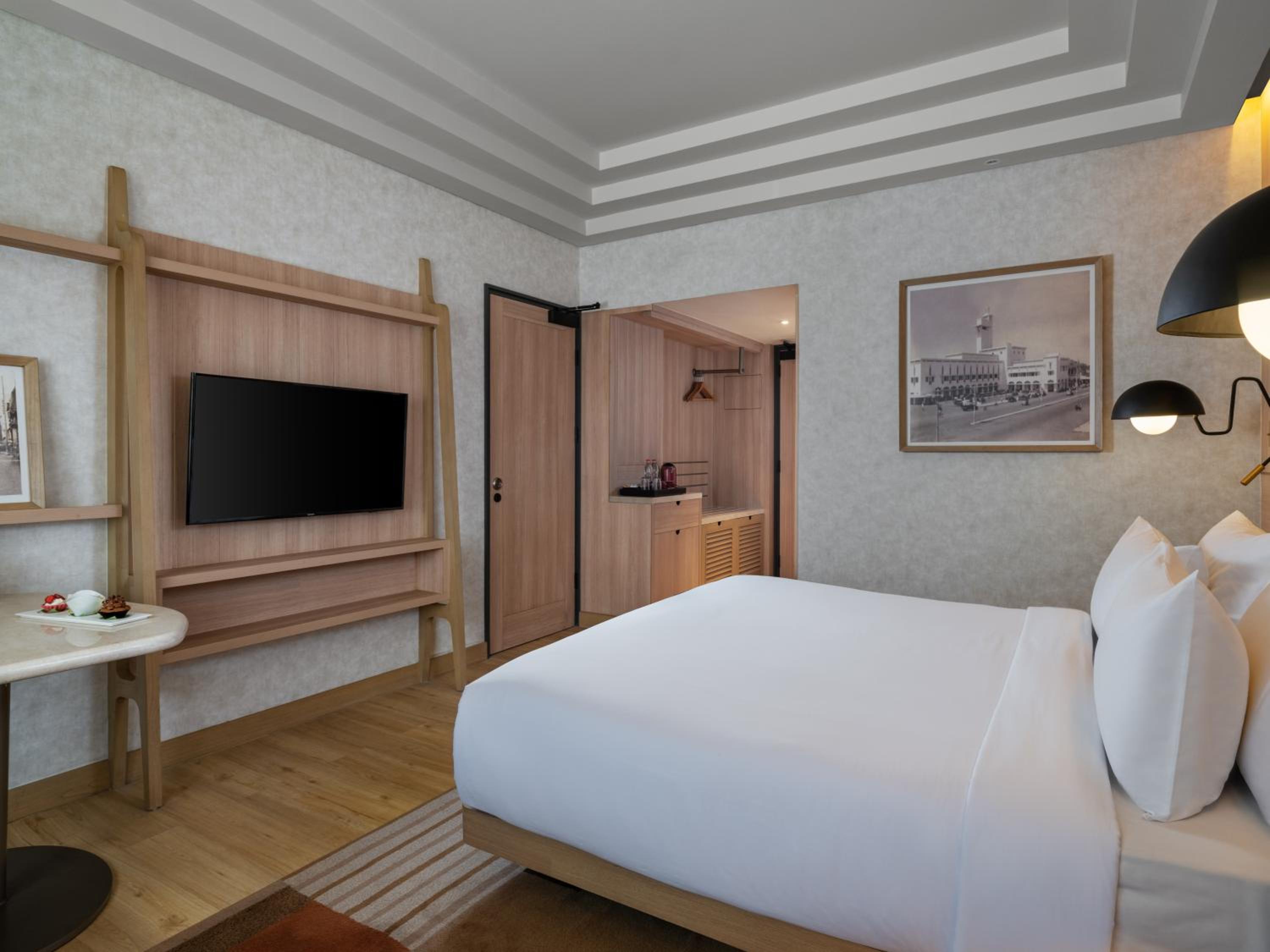 Deluxe Premier Double Bed - Photo 3