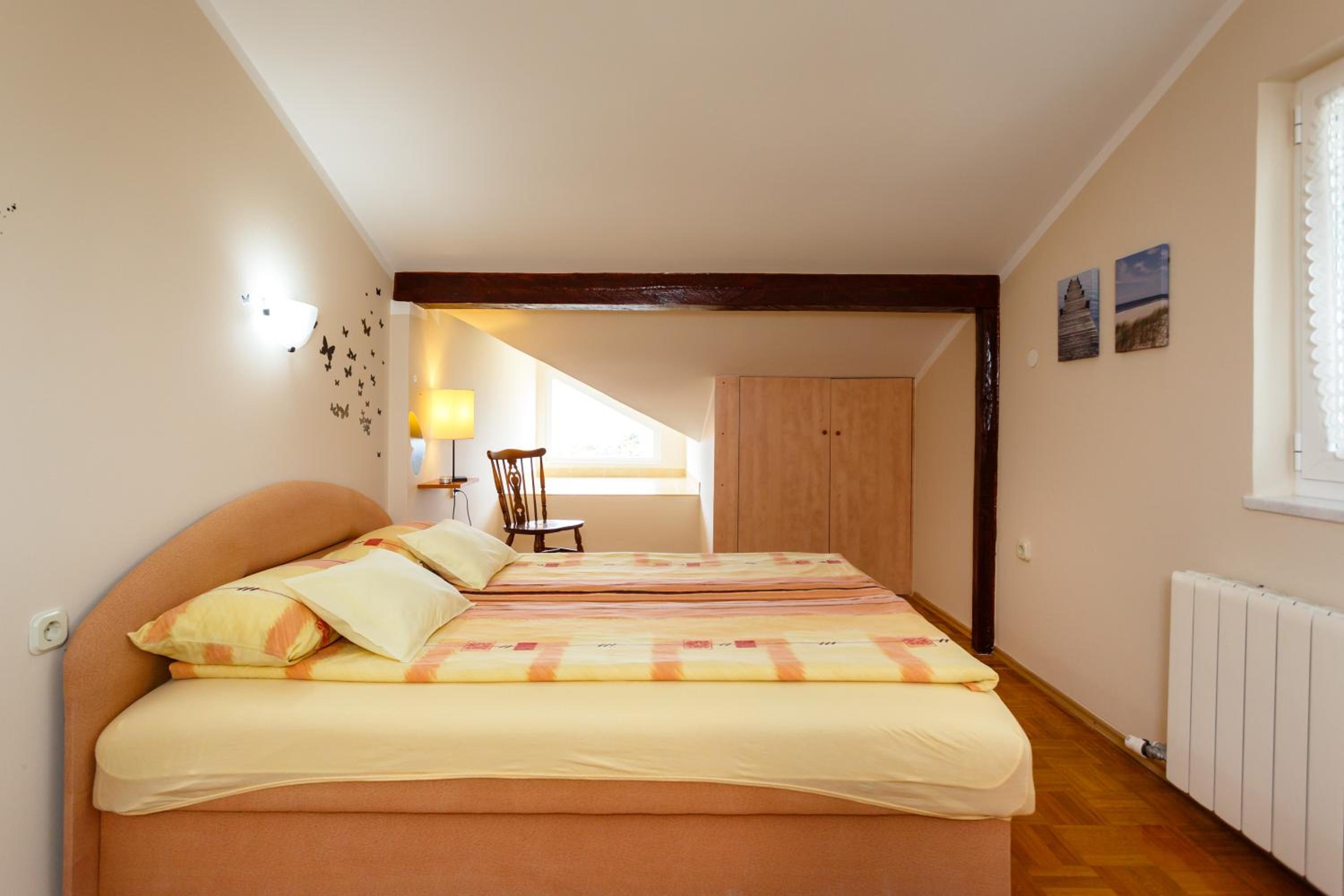 Two-Bedroom Apartment with Sea View- Attic
