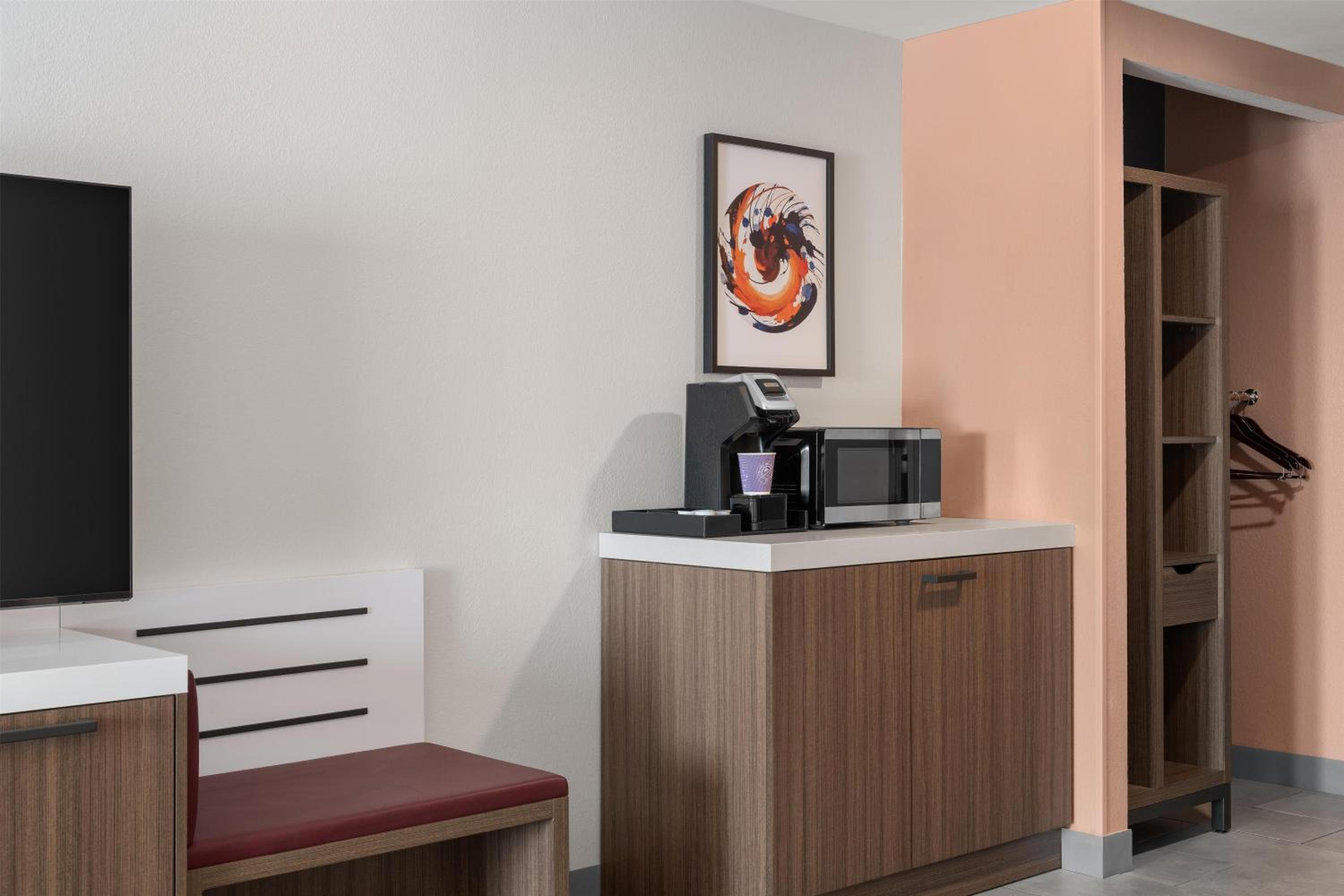 King Room with Accessible Tub - Mobility Access - Photo 2