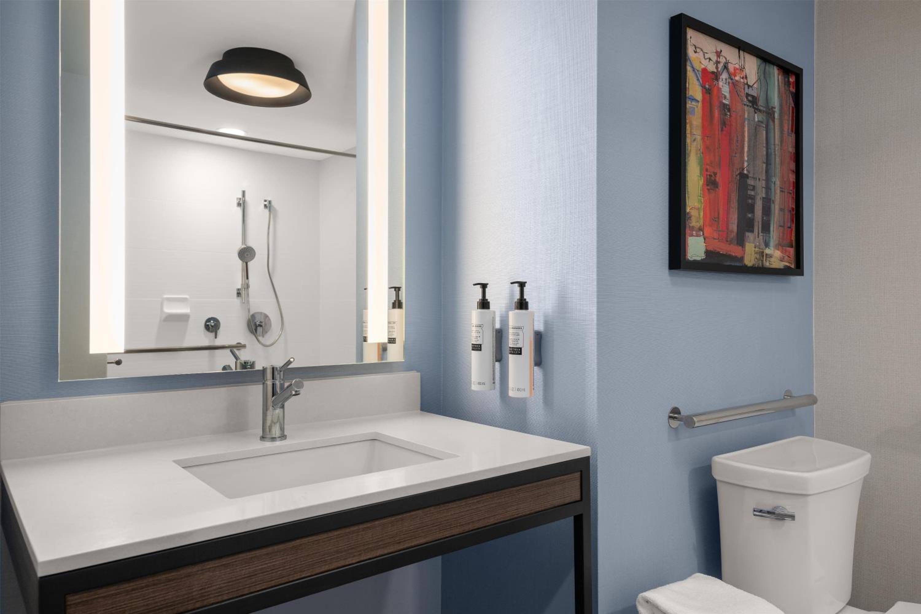 King Room with Accessible Tub - Mobility Access - Photo 5