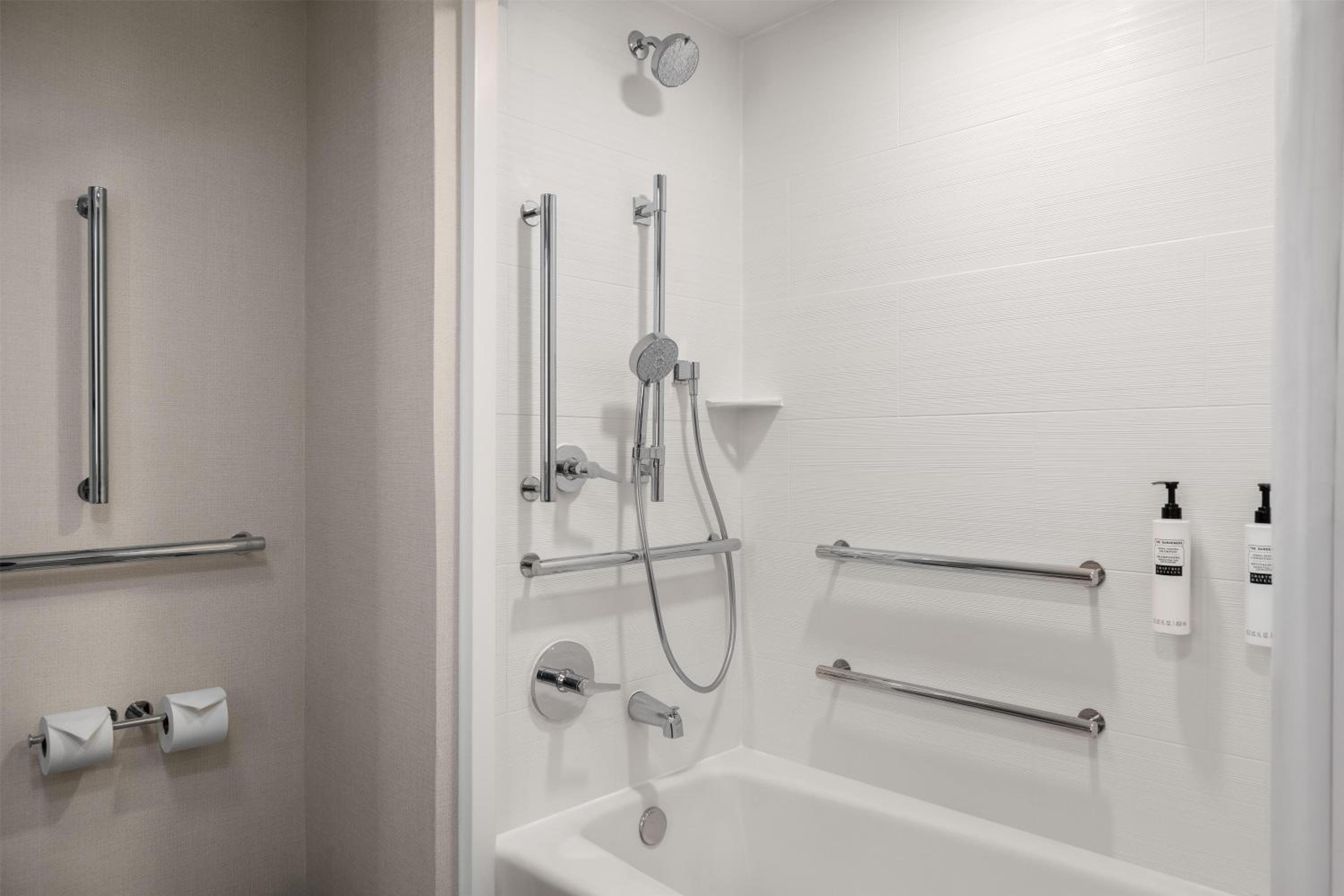 King Room with Accessible Tub - Mobility Access - Photo 7