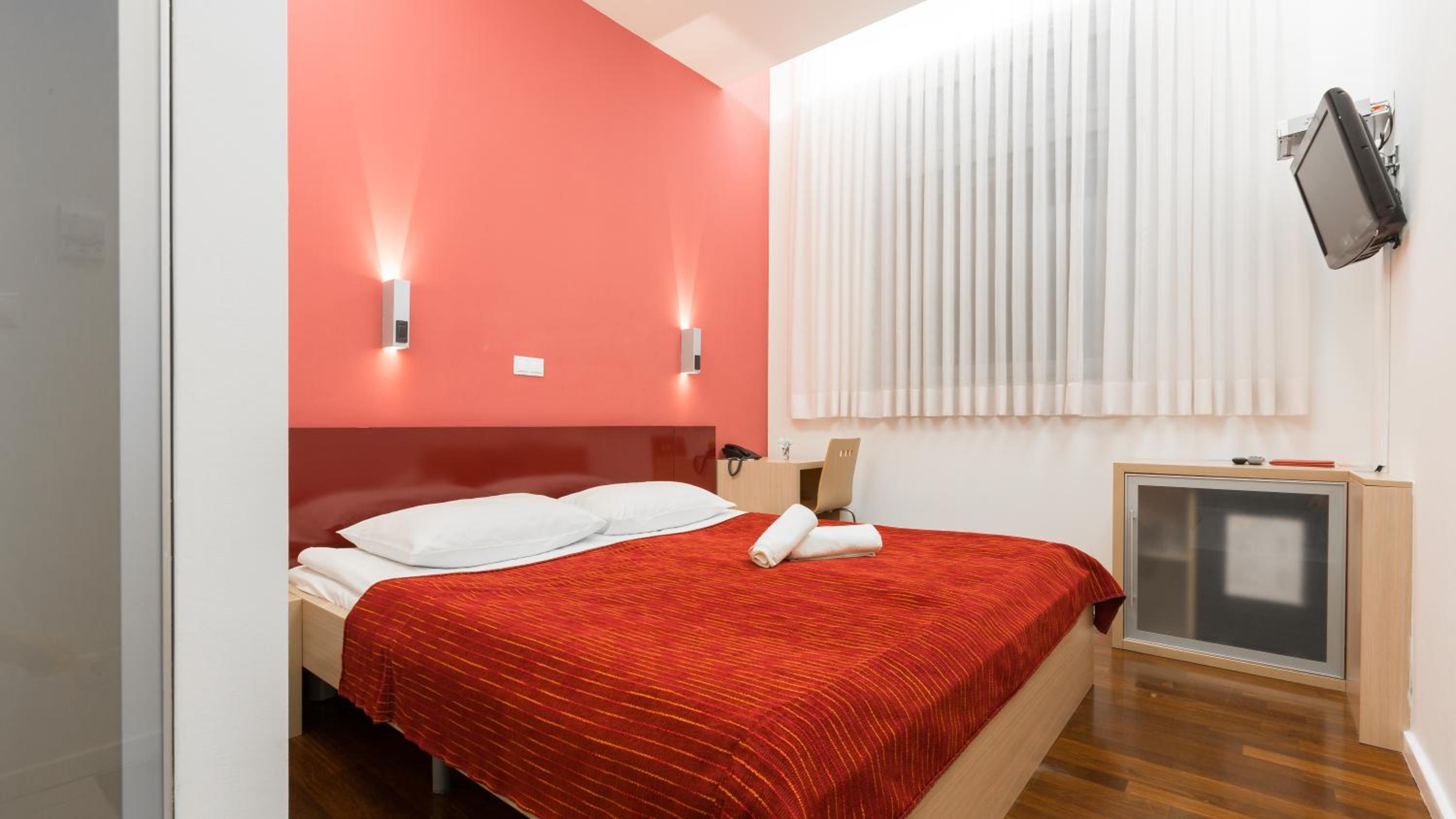 Double Room - Photo 2