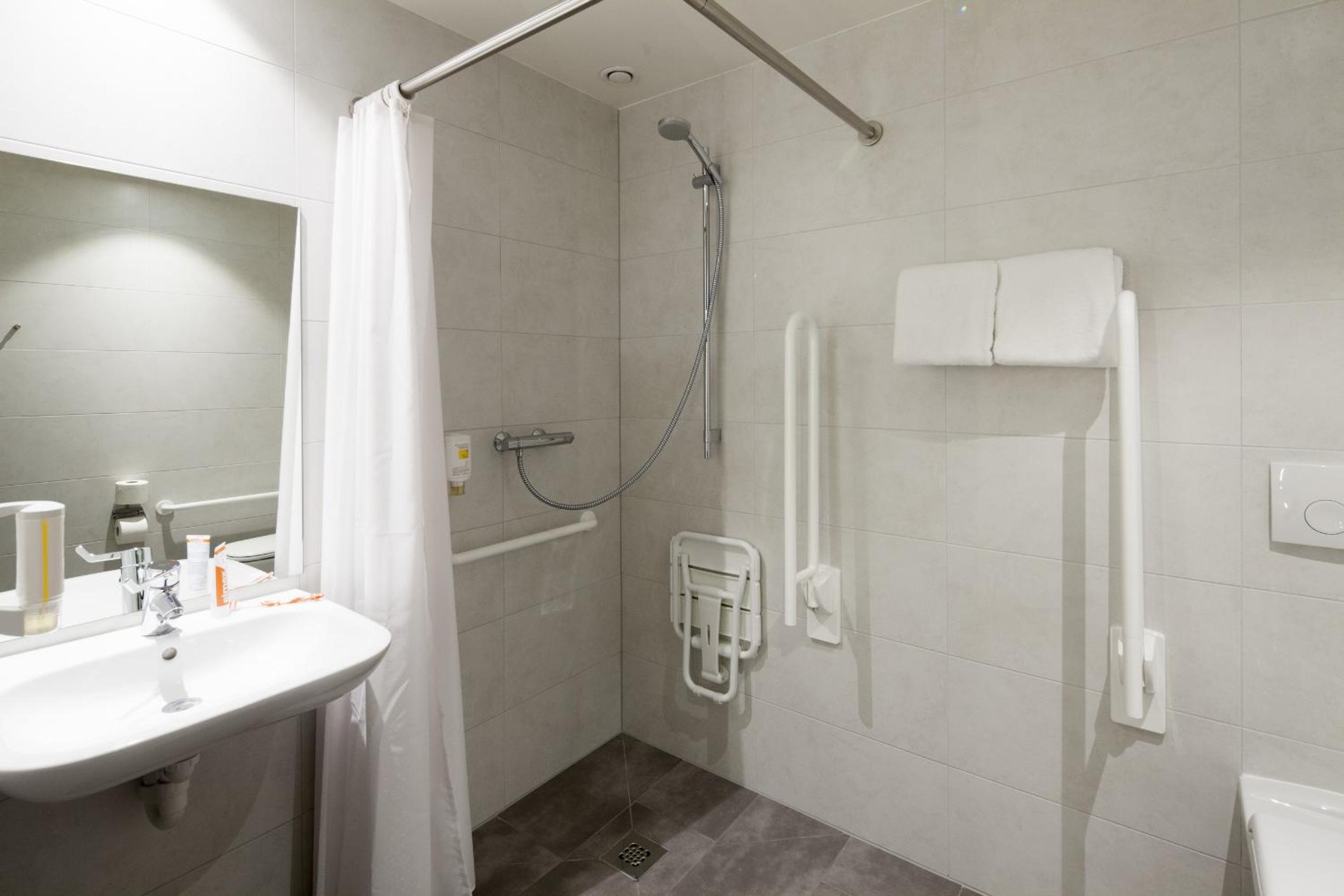 Superior Room with Disability Access  photo 3