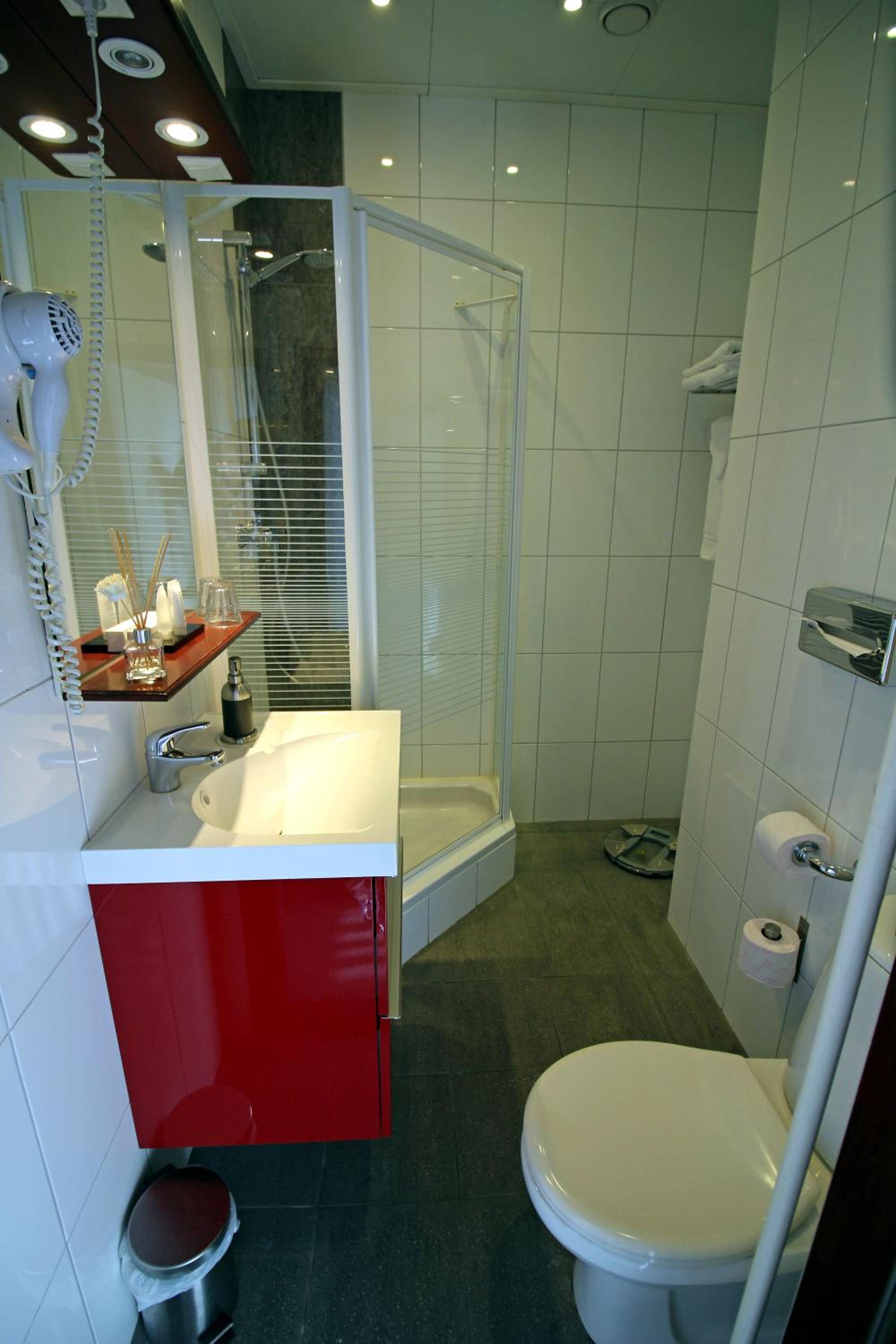 Twin Room - Photo 3