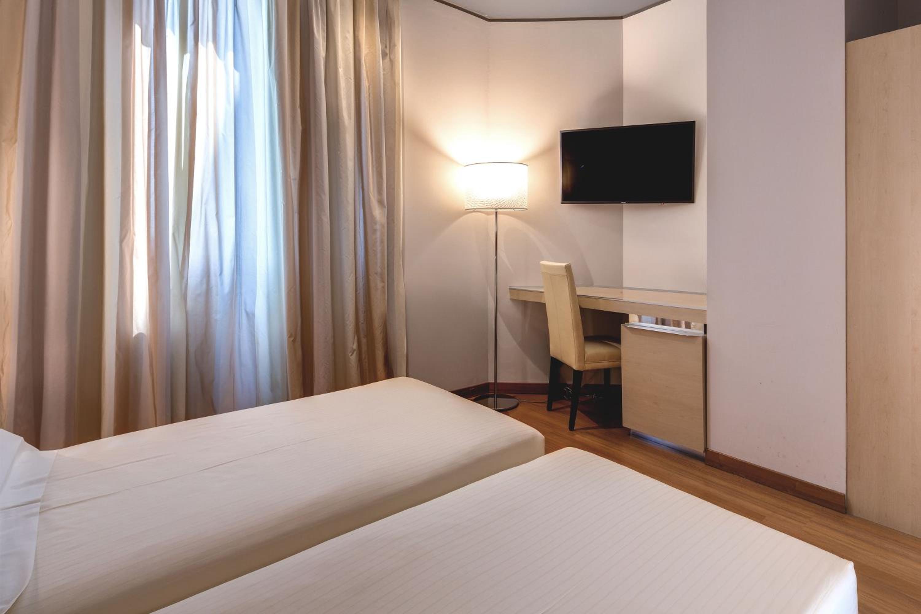 Superior Twin Room - Photo 3