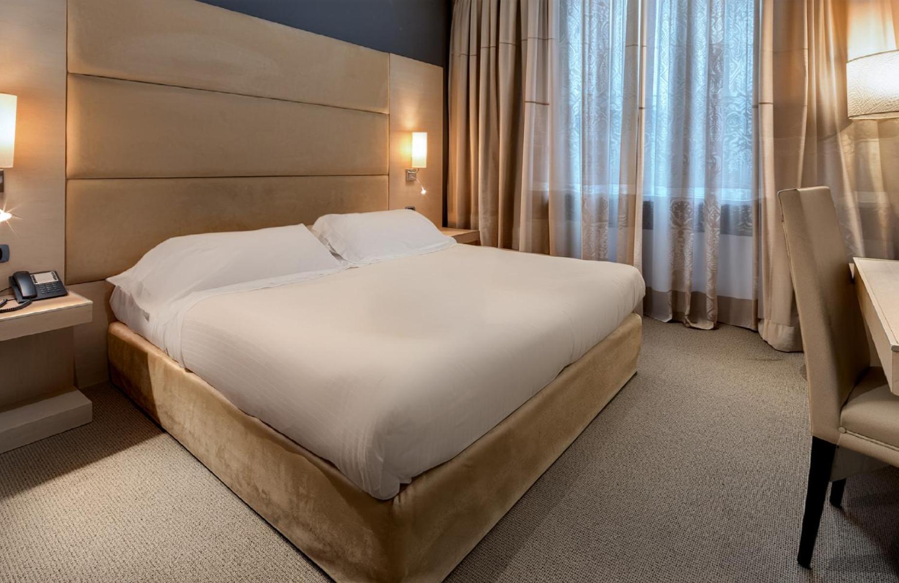 Deluxe Double Room - Photo 1
