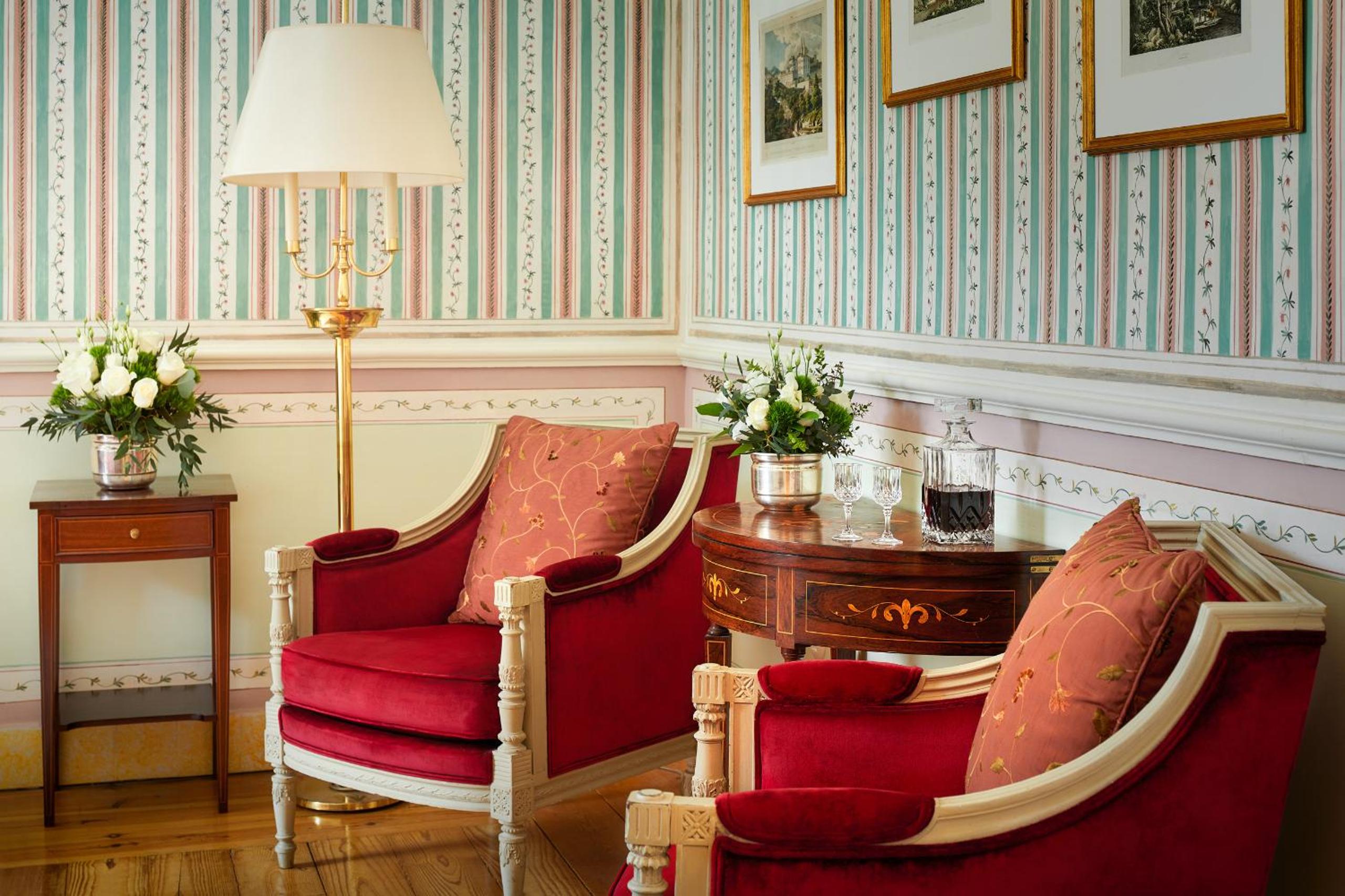 Signature Suite - Photo 3