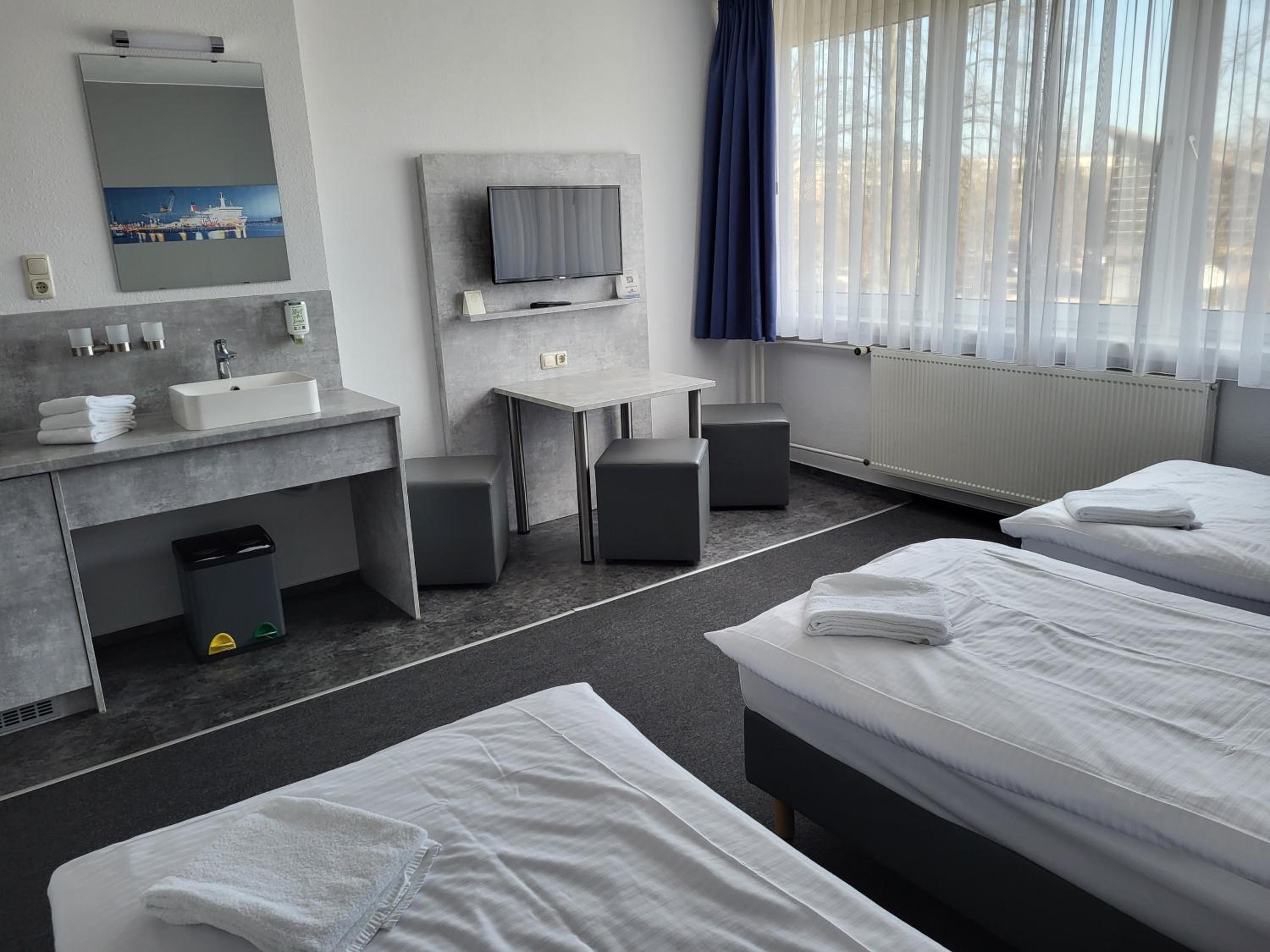 Triple Room with Shared Bathroom photo 2