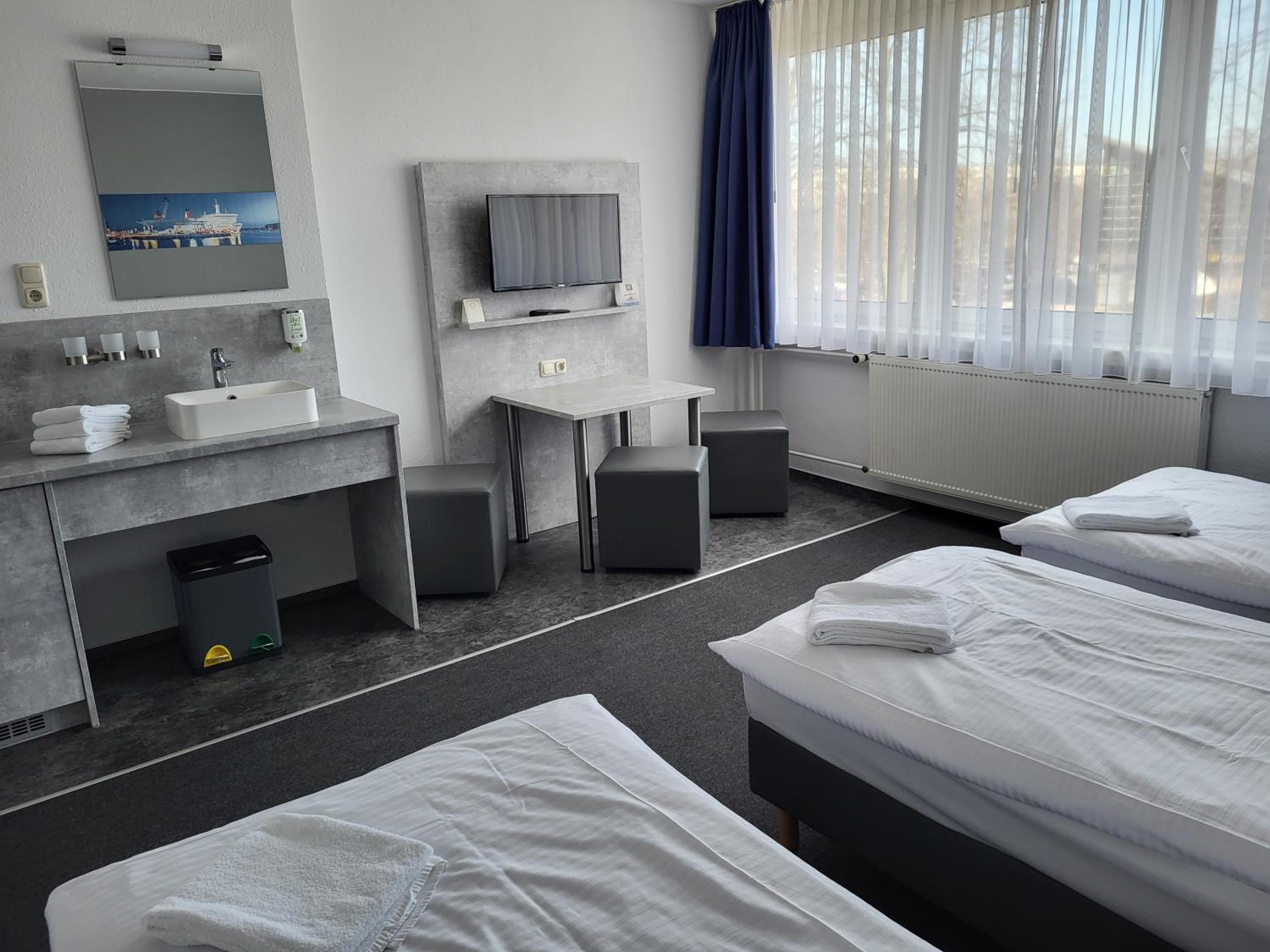 Triple Room with Shared Bathroom photo 3