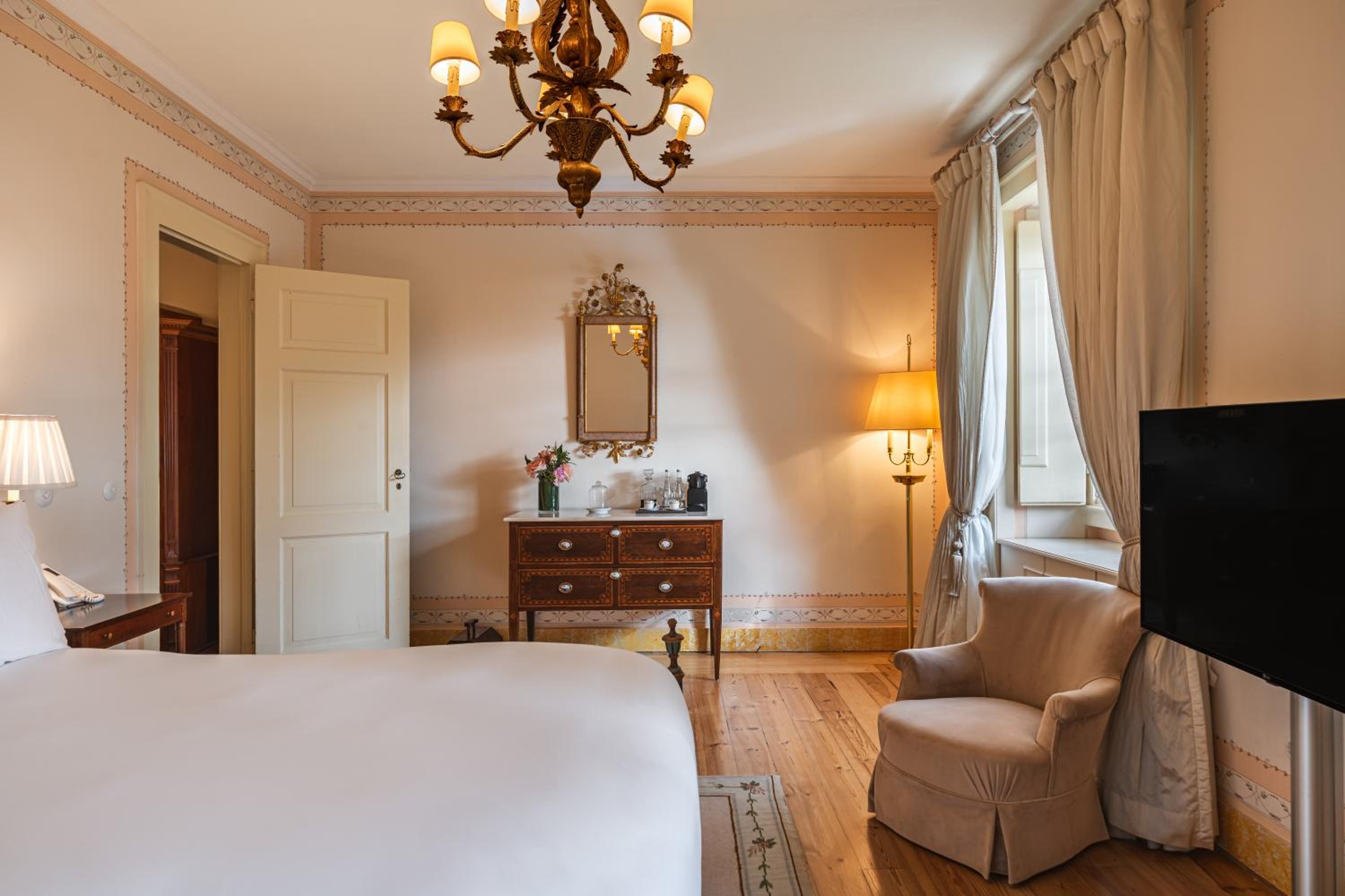 Deluxe Room - Photo 4