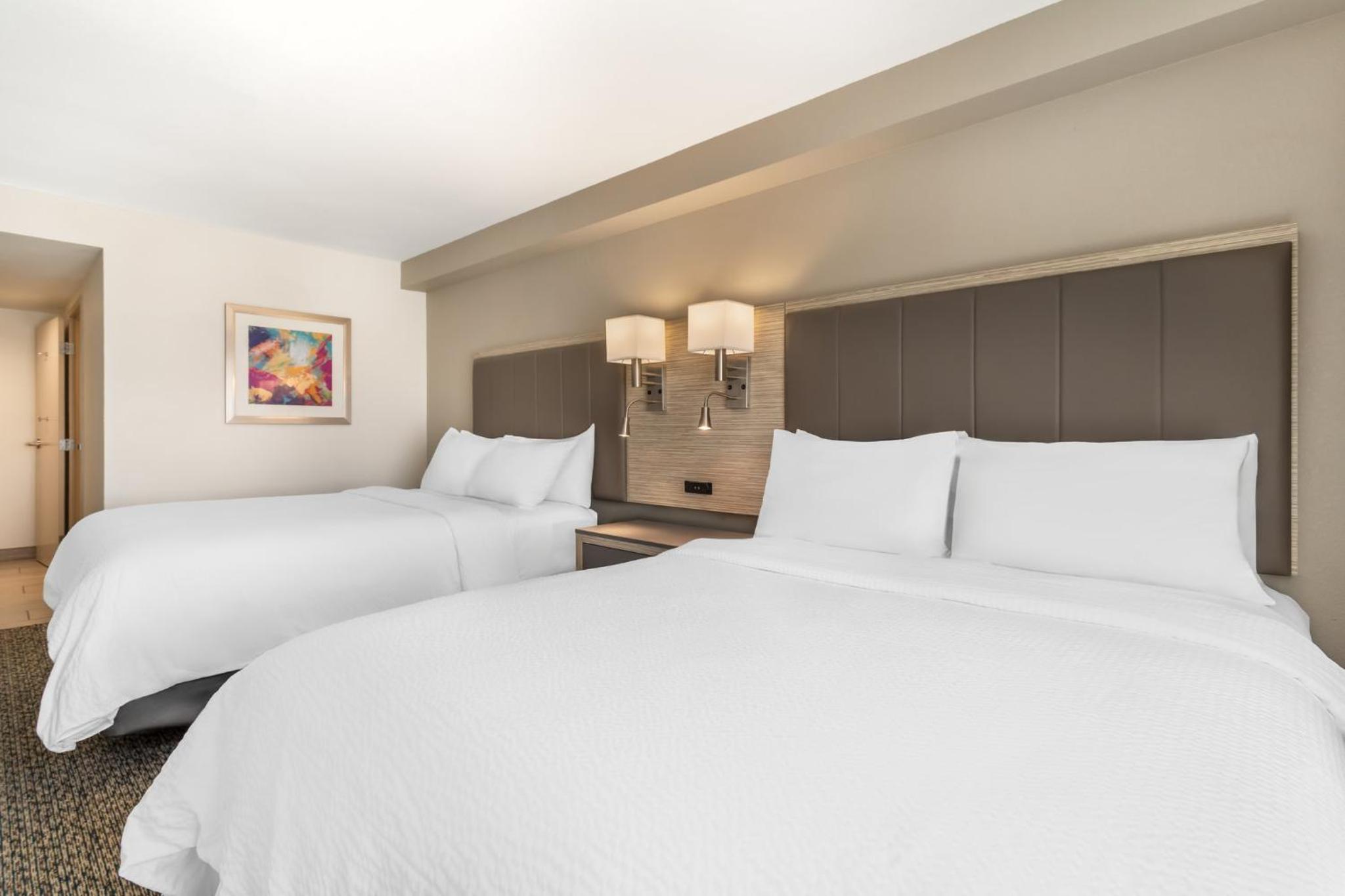 Standard Queen Room with Two Queen Beds and Tub - Accessible