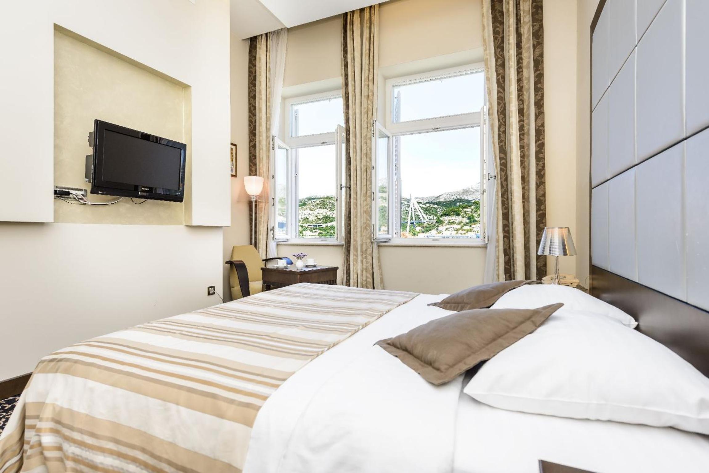 Superior Double Room with Marina View - Photo 6
