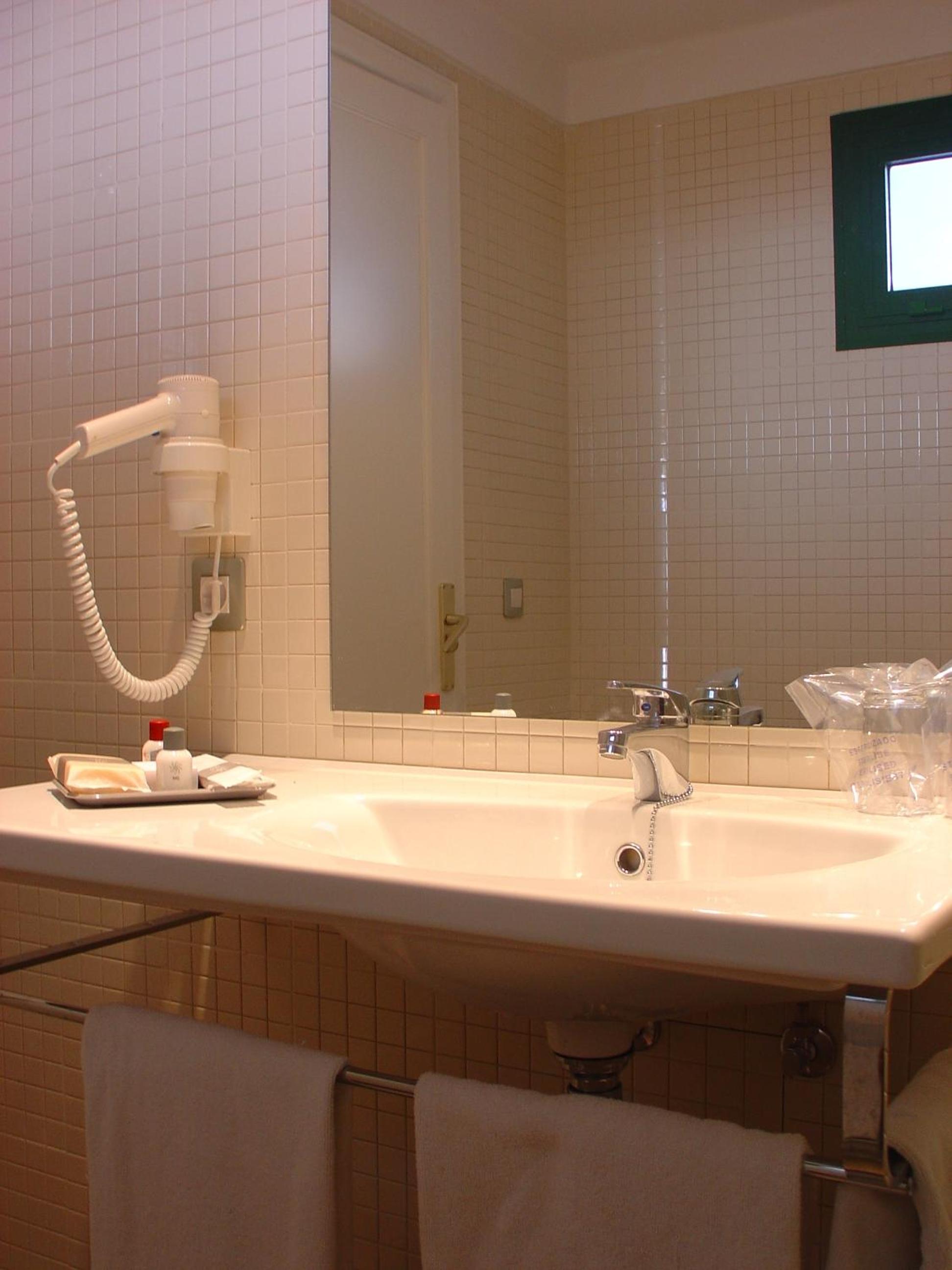 One-Bedroom Apartment (2 Adults) - Photo 7