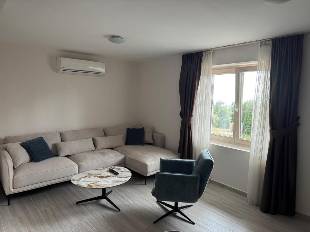 One-Bedroom Apartment with View