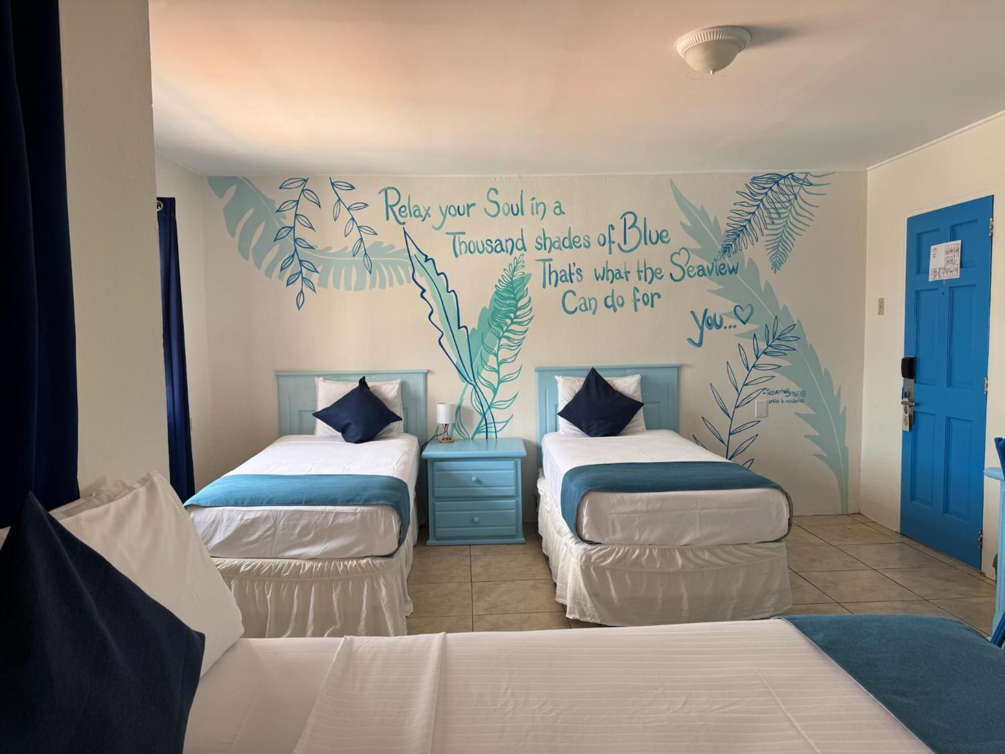 Quadruple Signature Artist Room photo 2