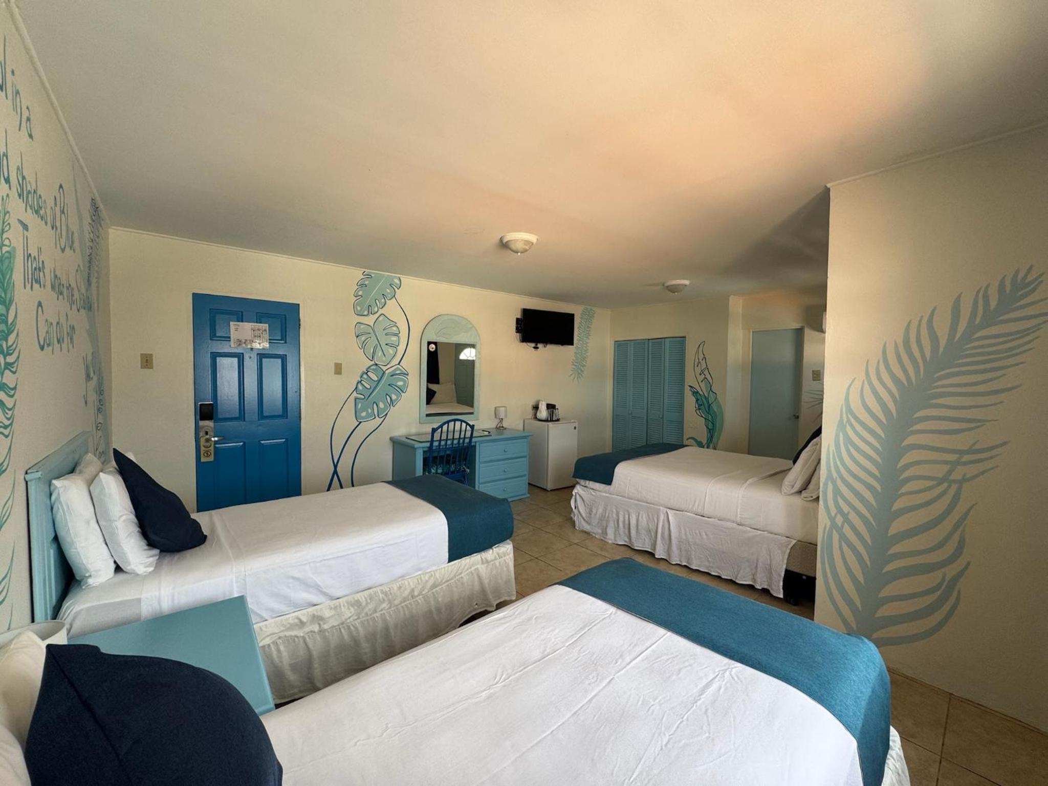 Quadruple Signature Artist Room photo 3