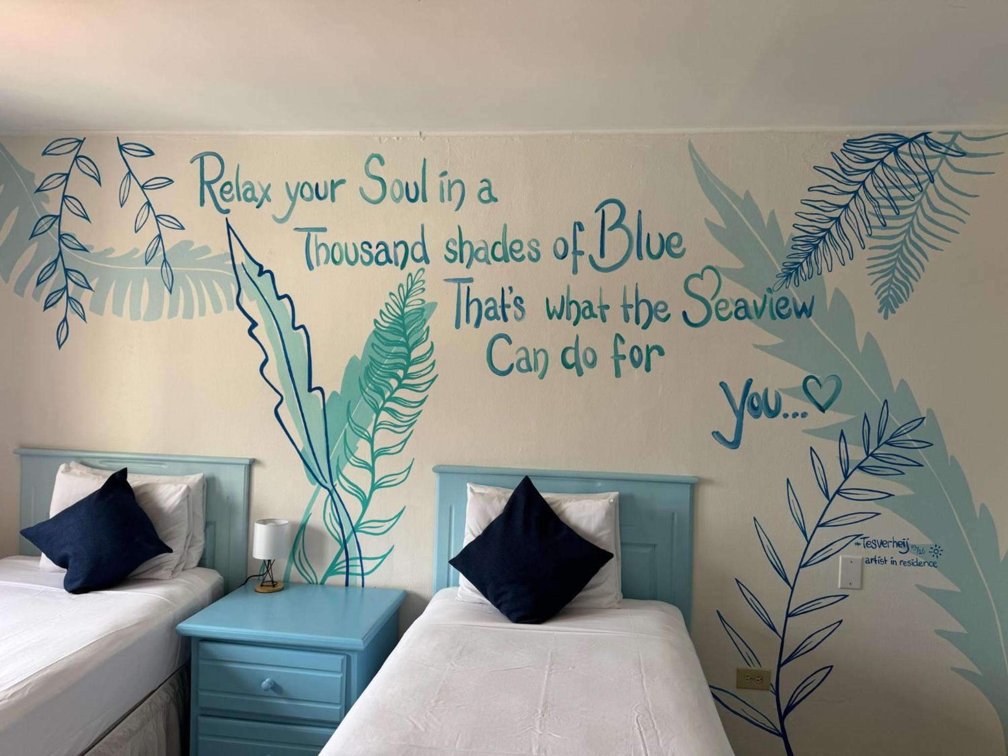Quadruple Signature Artist Room
