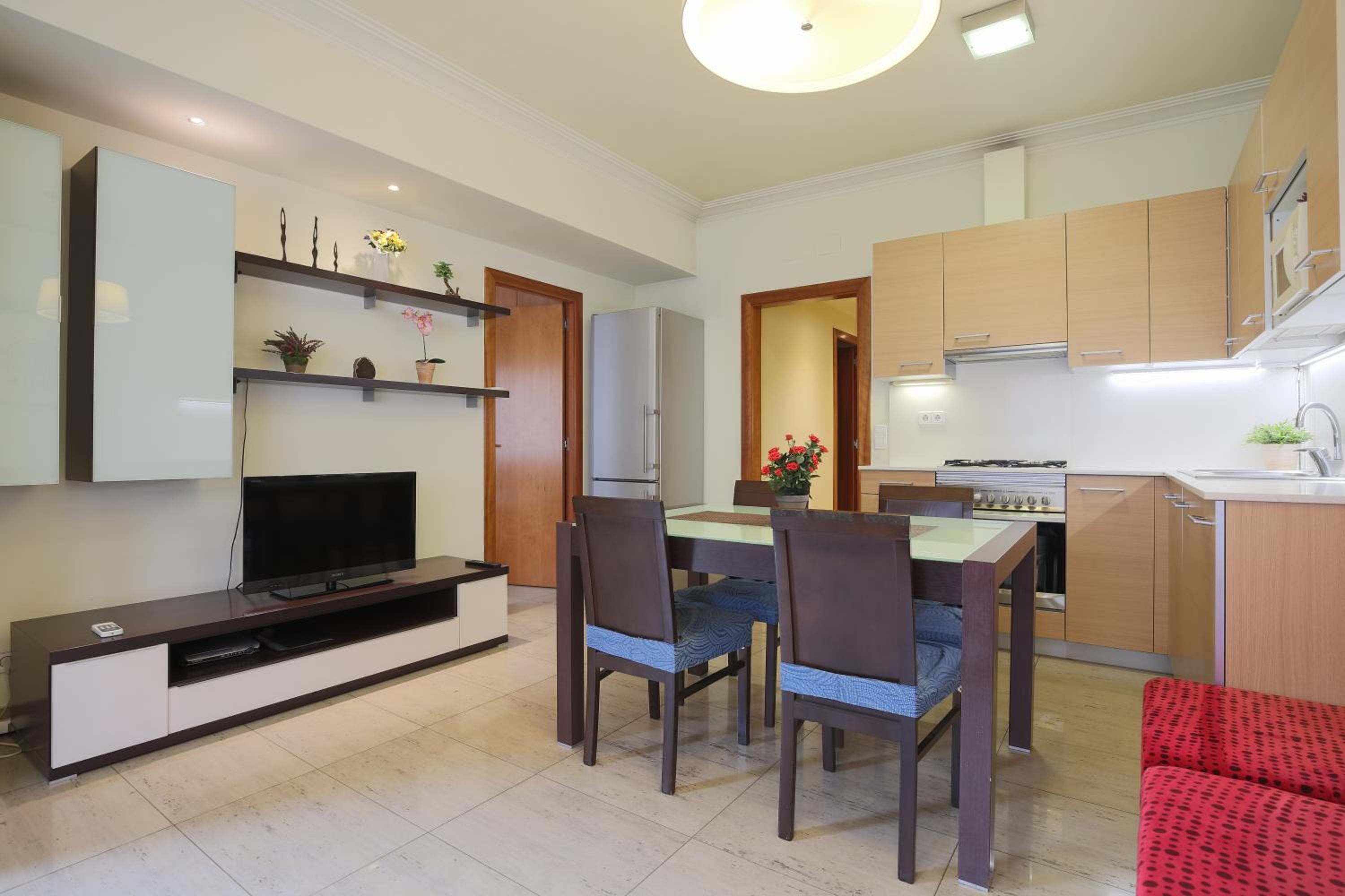 Apartment with Balcony photo 3
