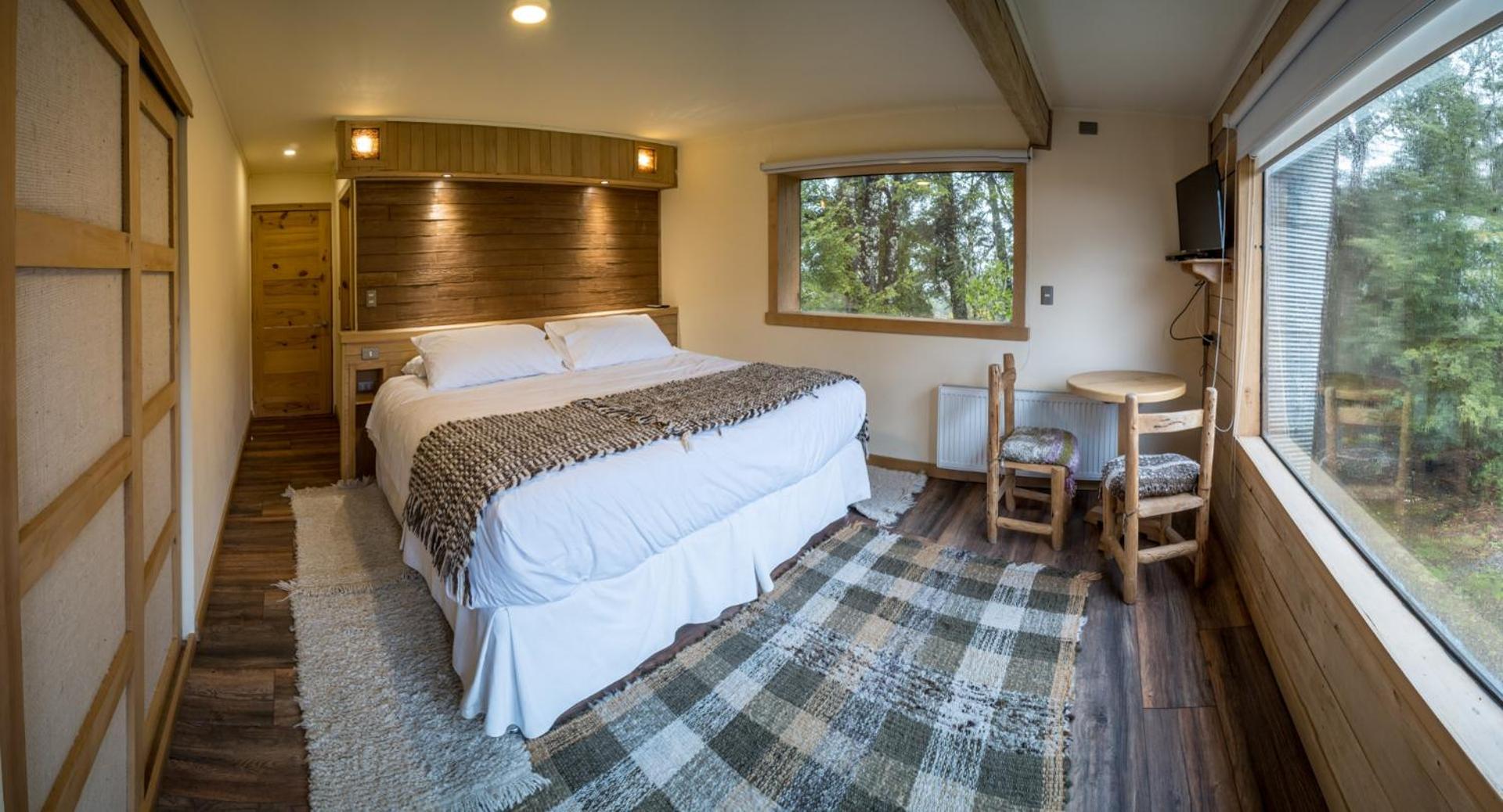 Five-Bedroom House photo 1