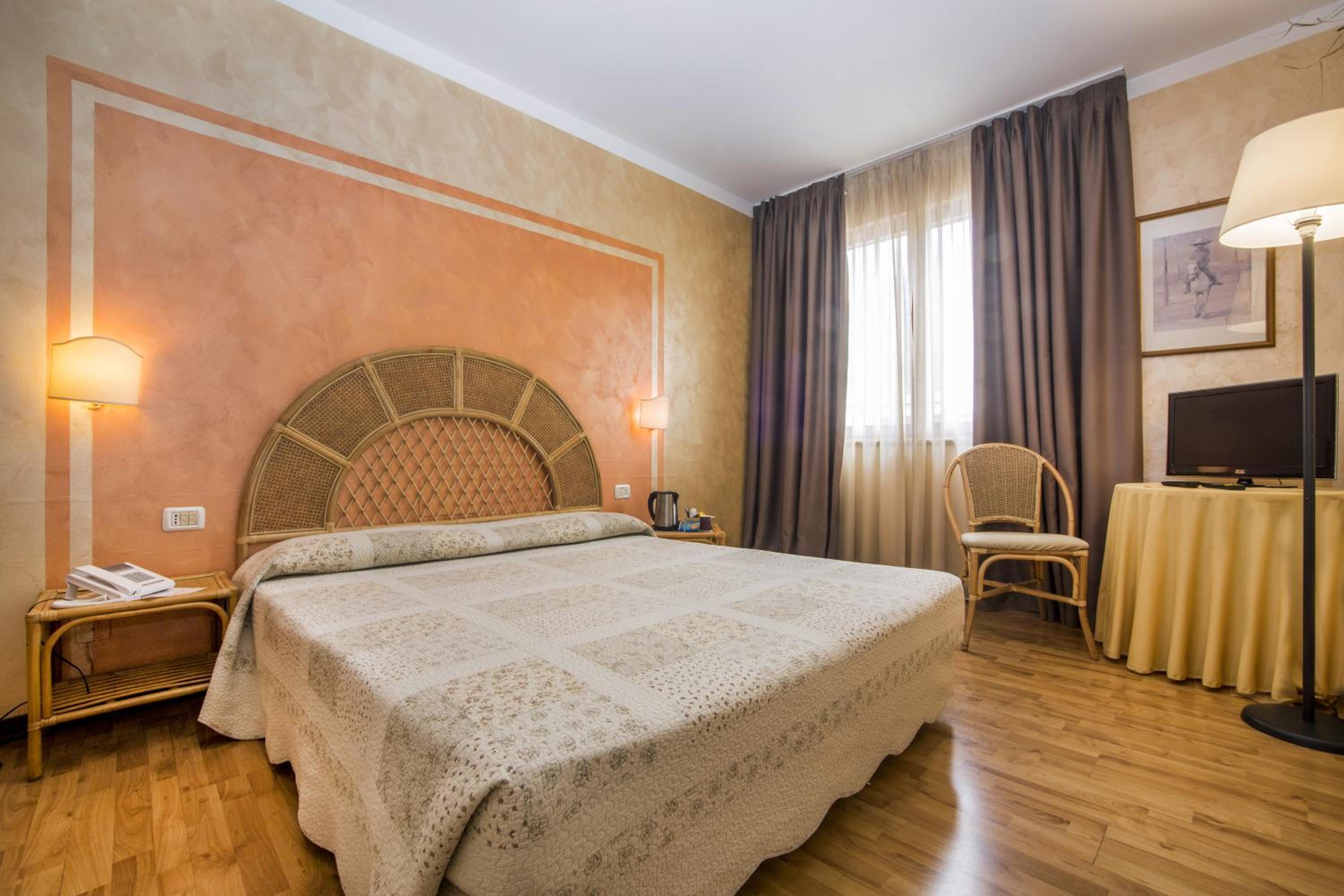 Double or Twin Room - Photo 1